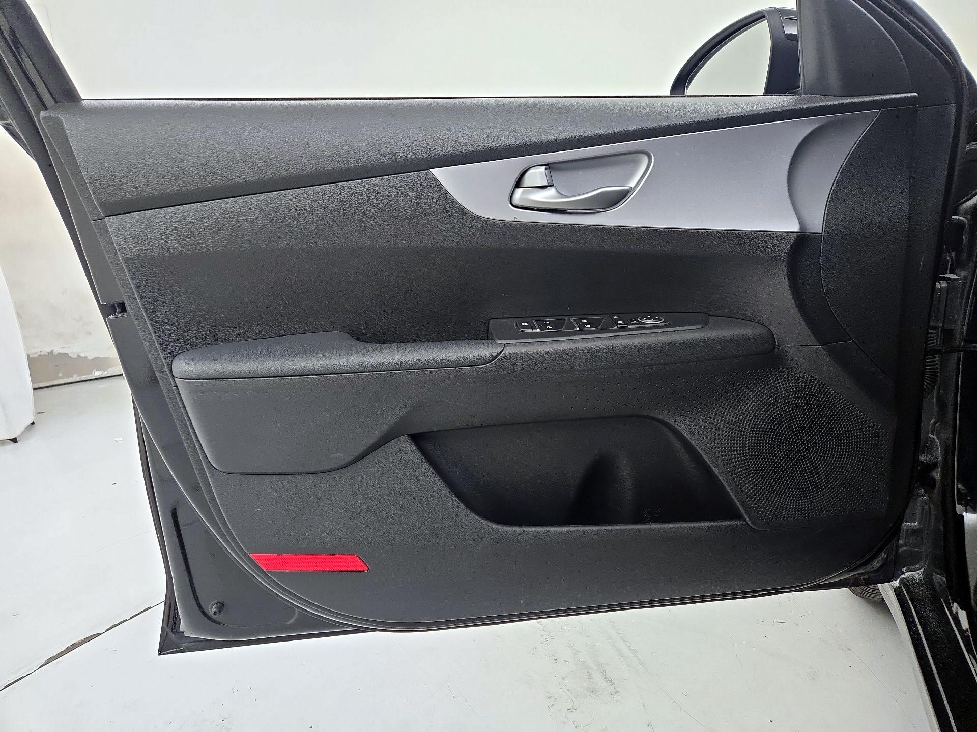 Thumbnail: 2023 Kia Forte - 12