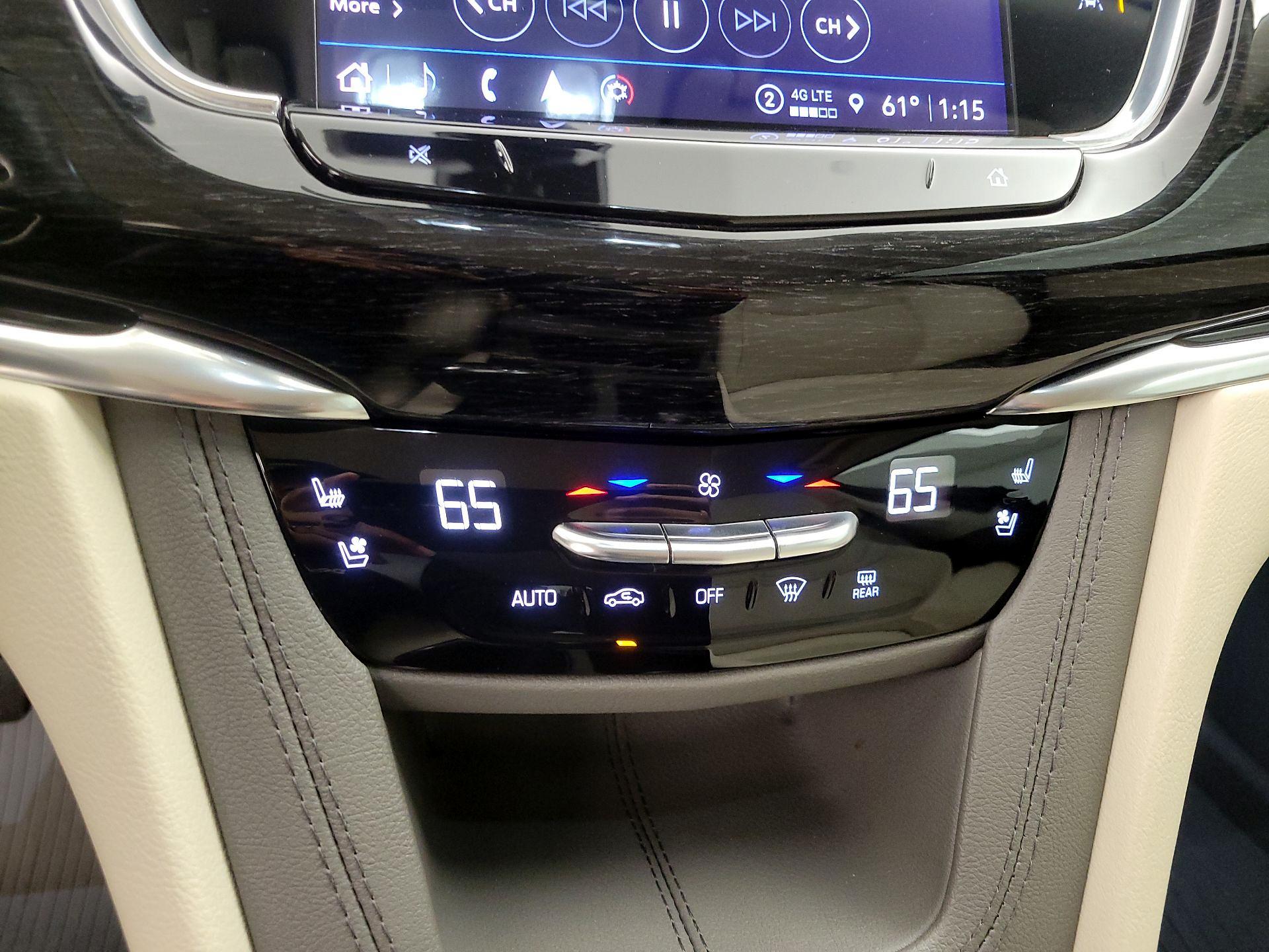 Thumbnail: 2023 Cadillac XT6 - 17