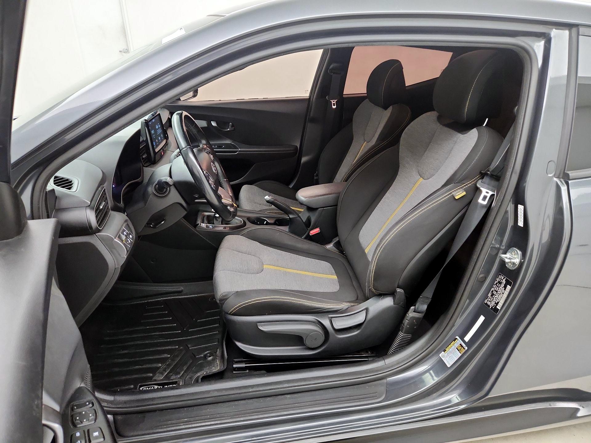 Thumbnail: 2020 Hyundai Veloster - 11