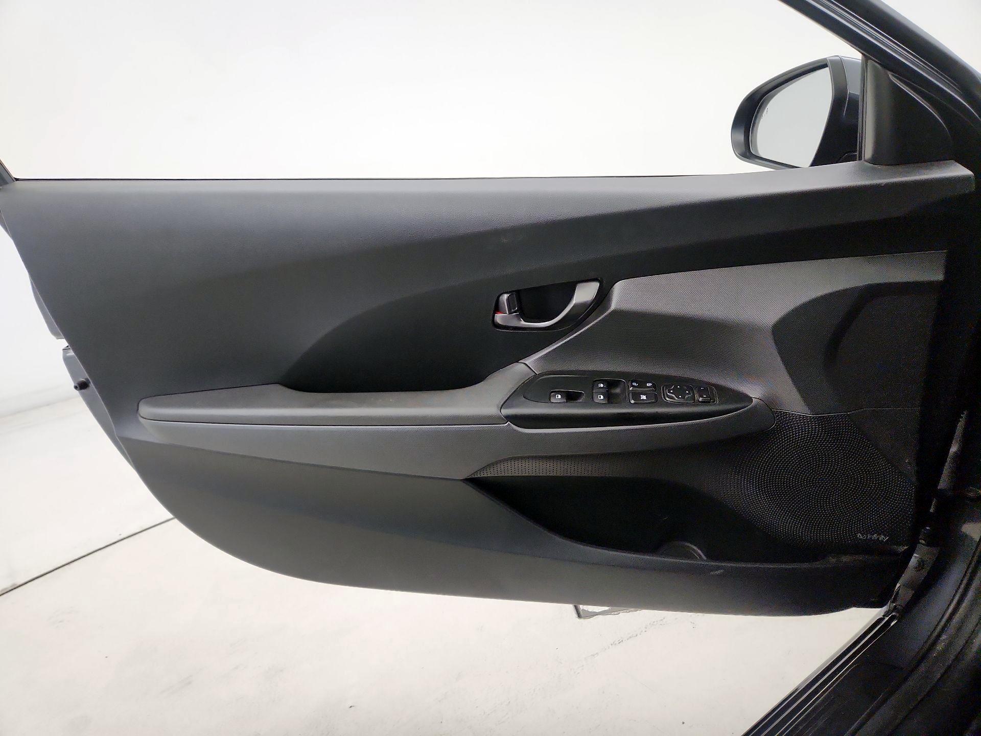 Thumbnail: 2020 Hyundai Veloster - 12