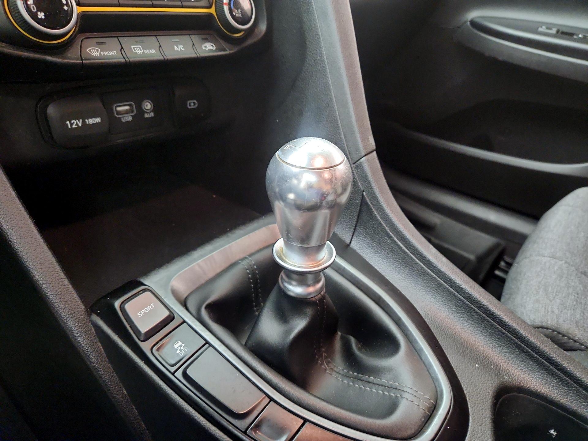 Thumbnail: 2020 Hyundai Veloster - 15