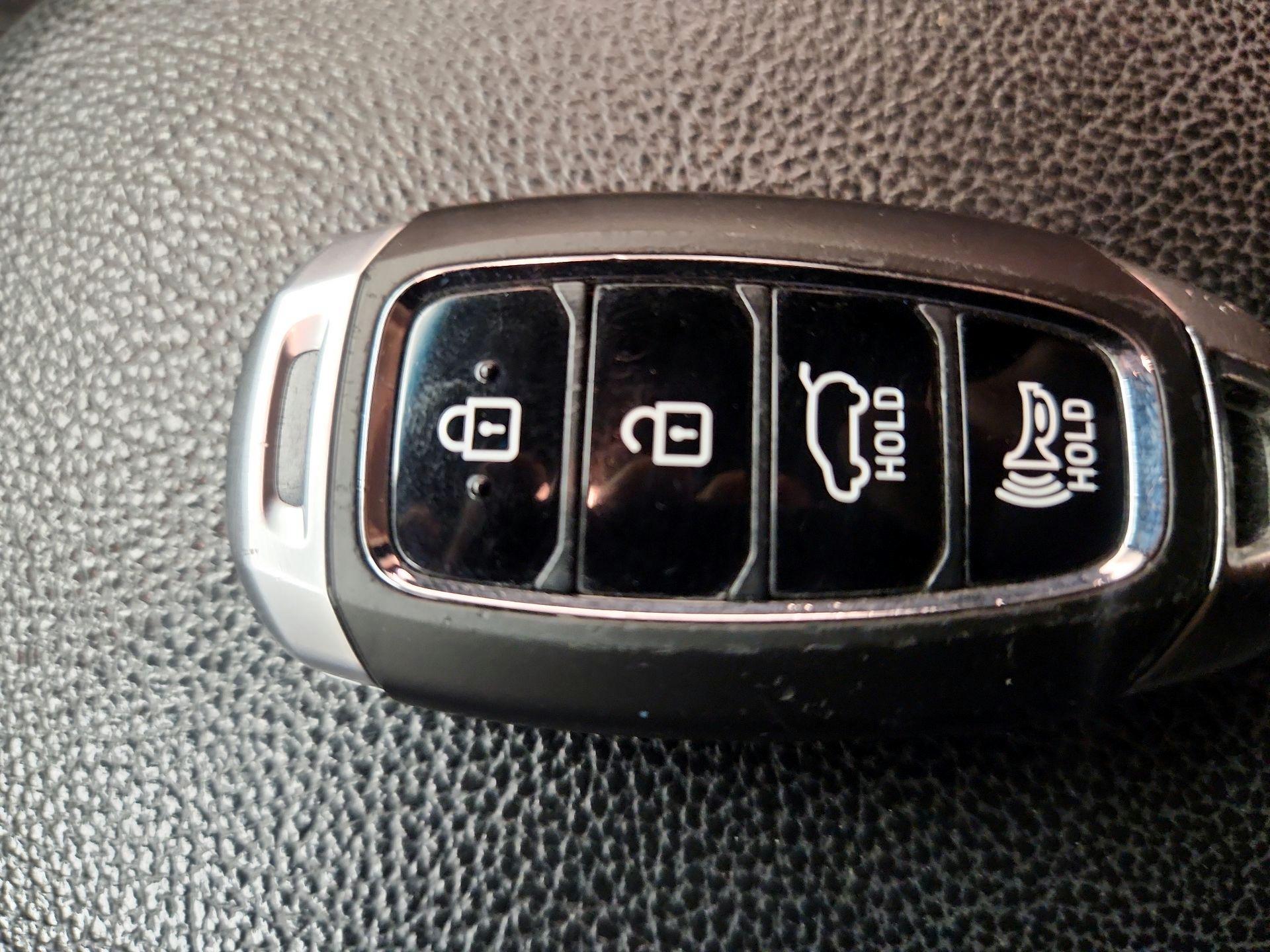 Thumbnail: 2020 Hyundai Veloster - 18