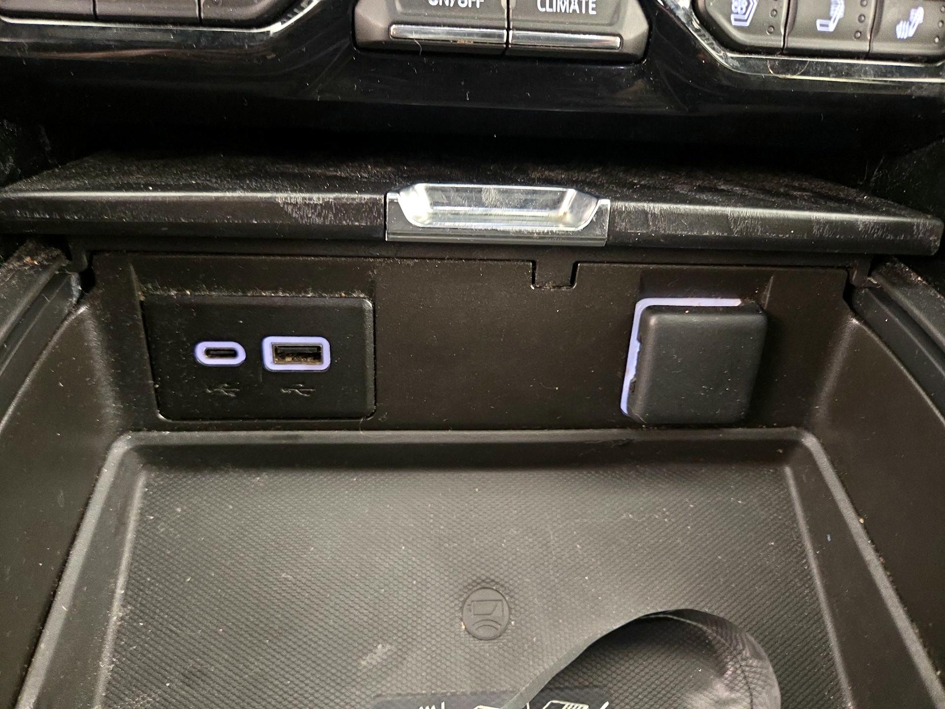 Thumbnail: 2024 GMC Yukon XL - 19