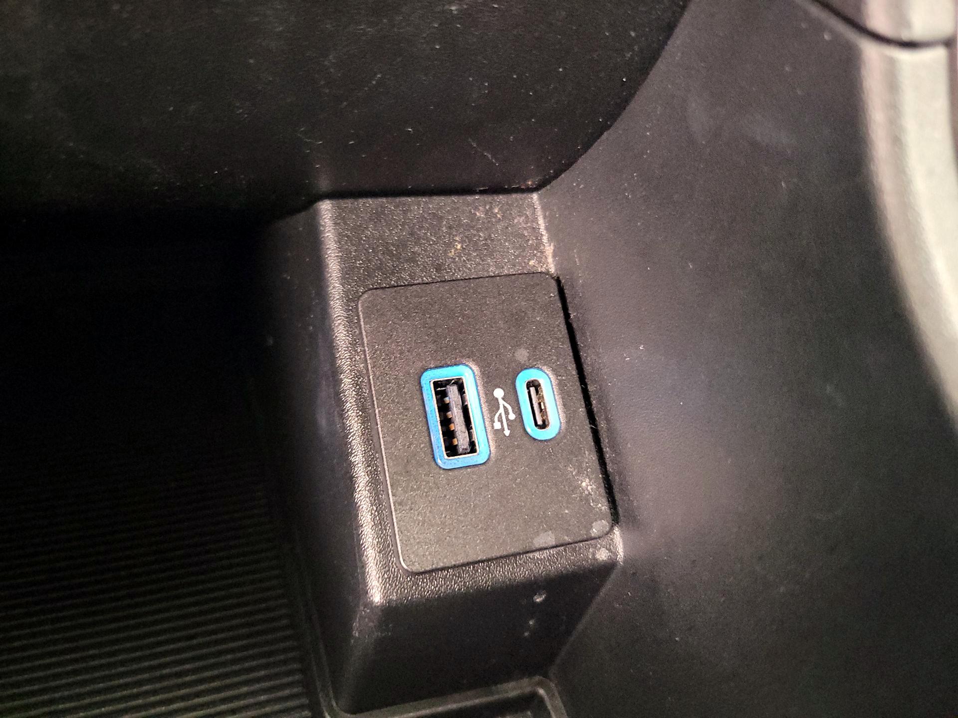 Thumbnail: 2023 Ford Edge - 18