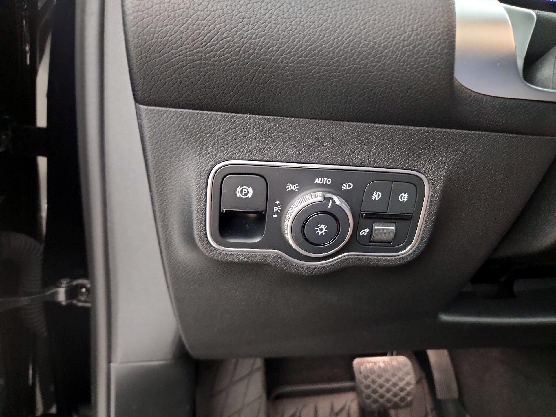 Thumbnail: 2024 Mercedes-Benz GLB - 13