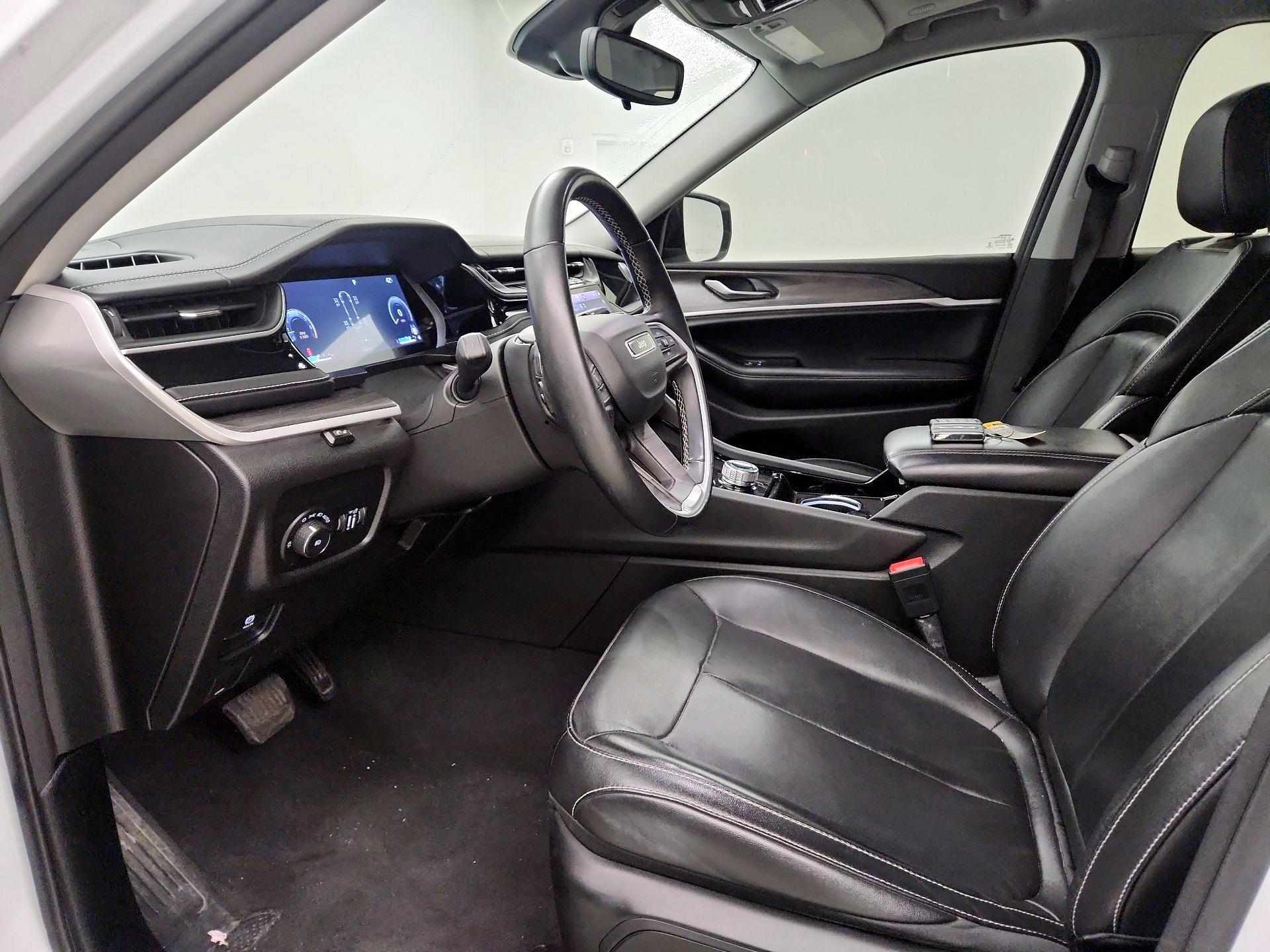 Thumbnail: 2022 Jeep Grand Cherokee - 11