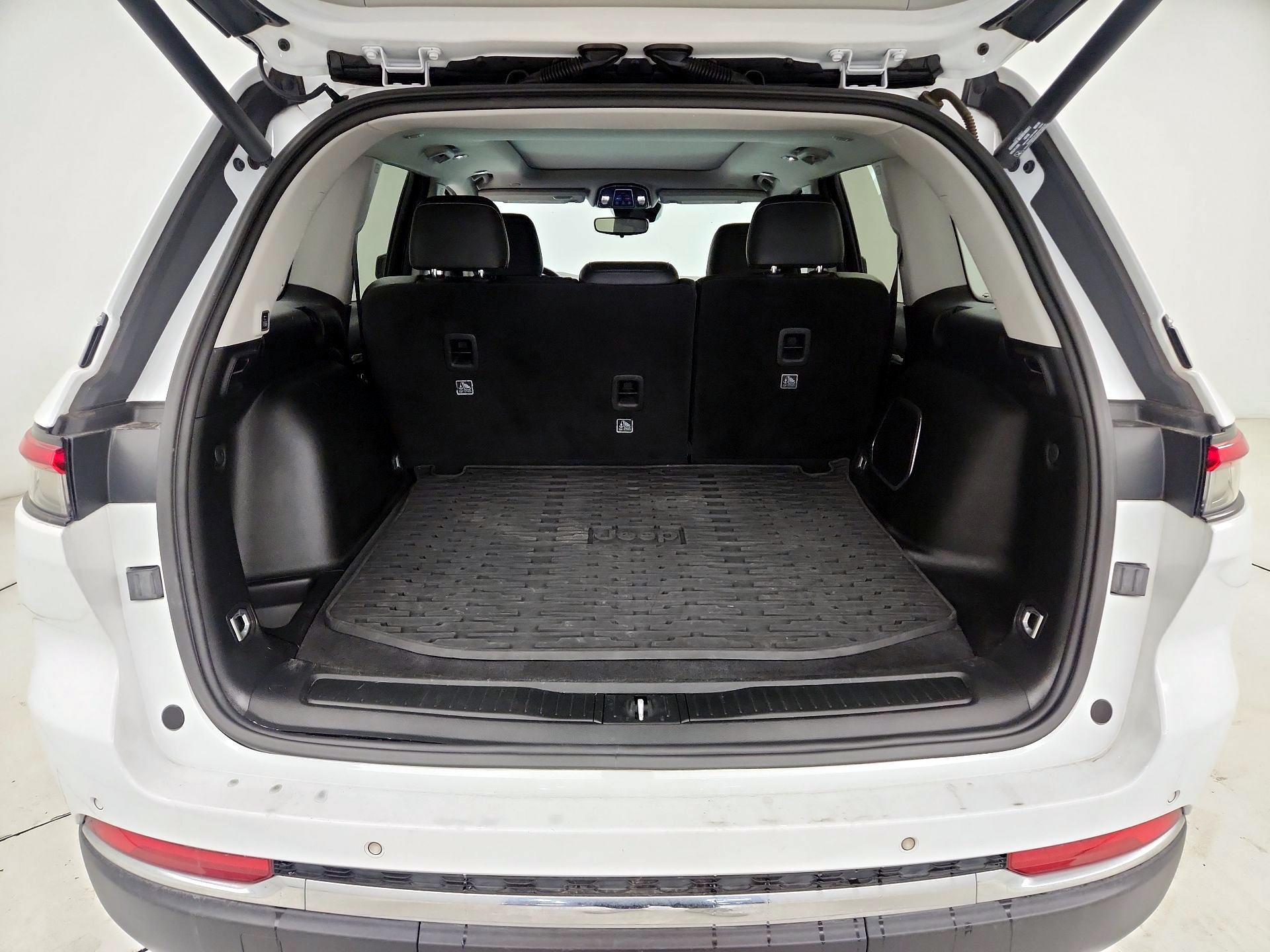 Thumbnail: 2022 Jeep Grand Cherokee - 16