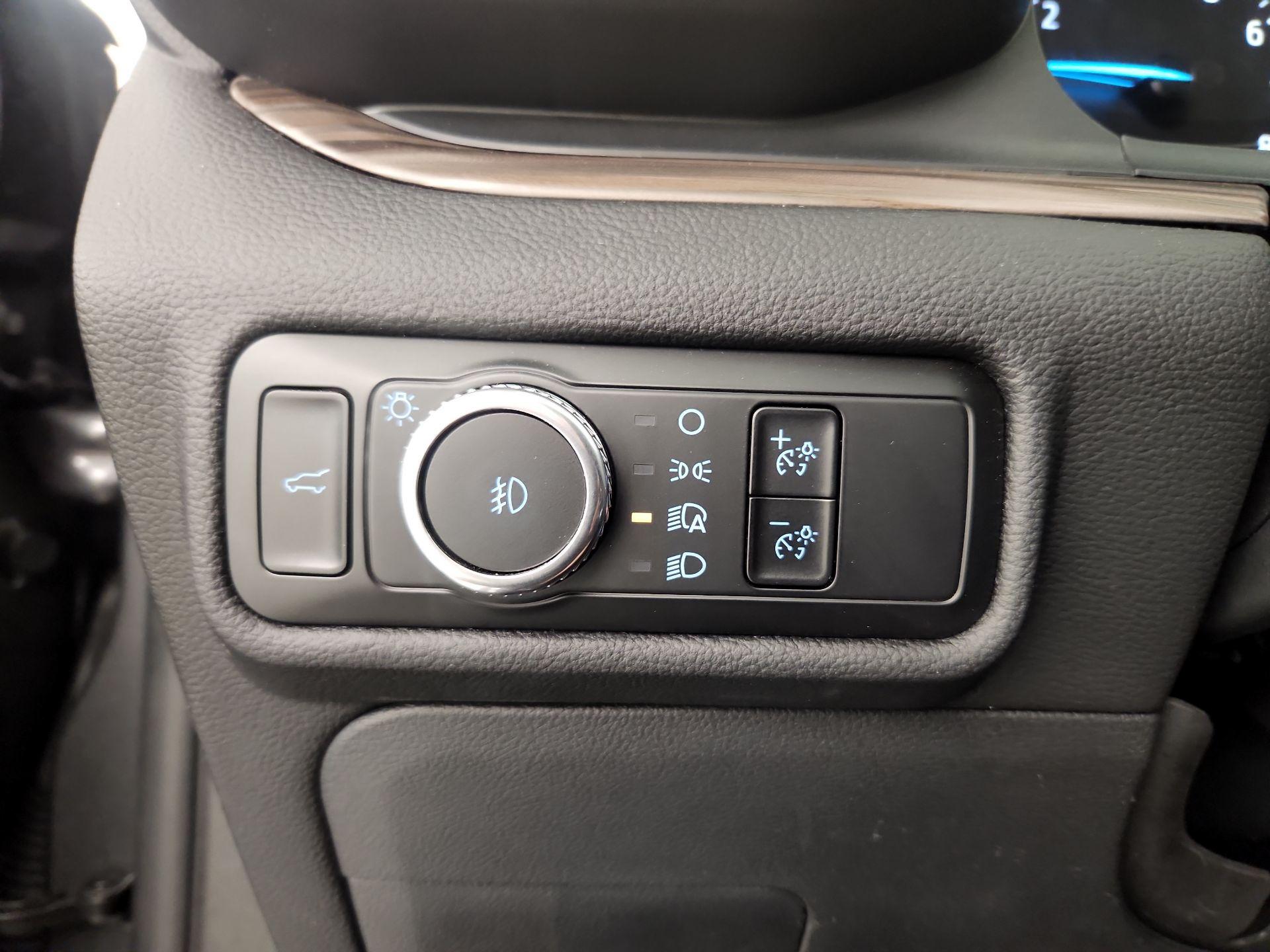 Thumbnail: 2023 Ford Explorer - 13