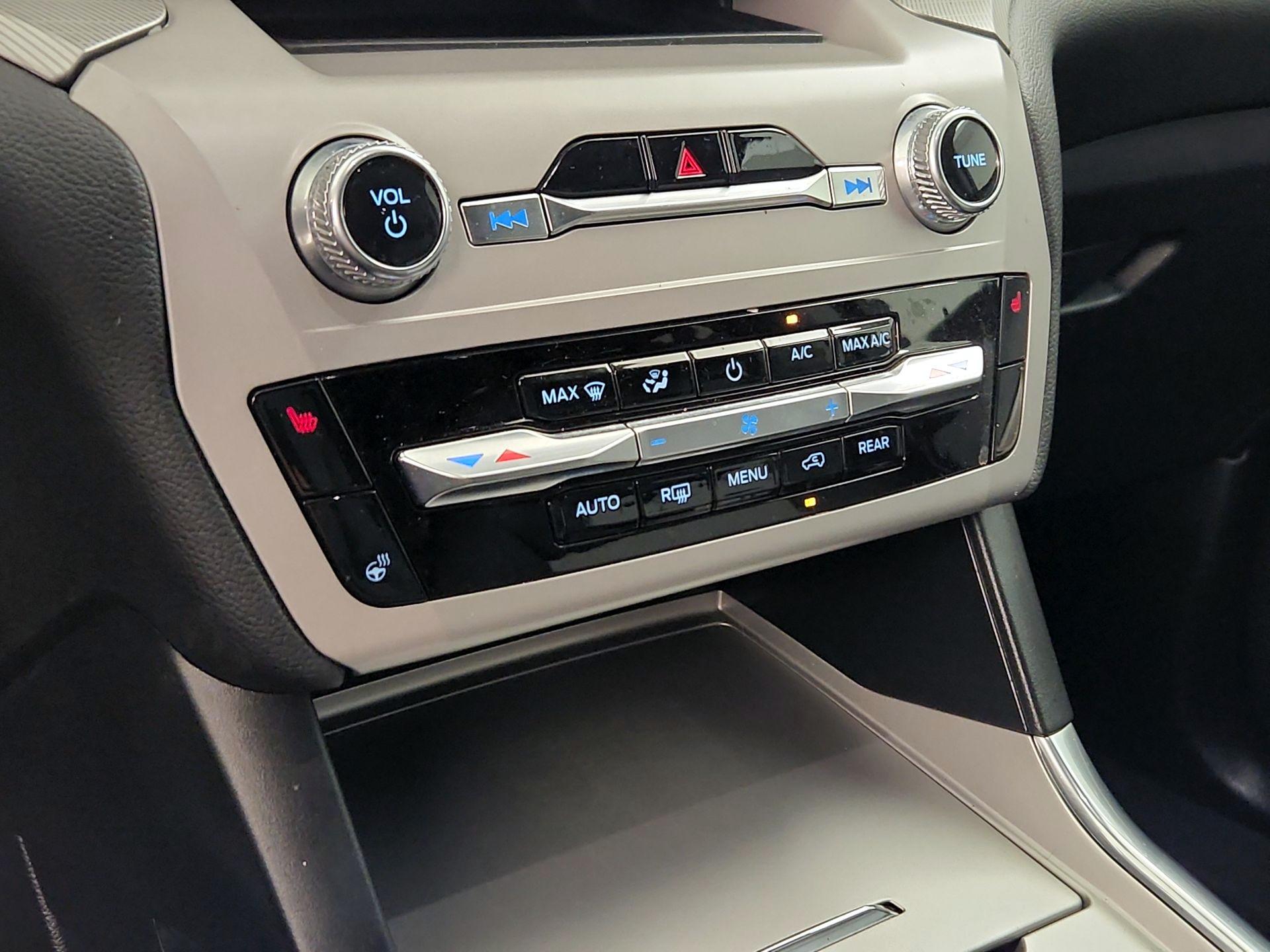 Thumbnail: 2023 Ford Explorer - 16