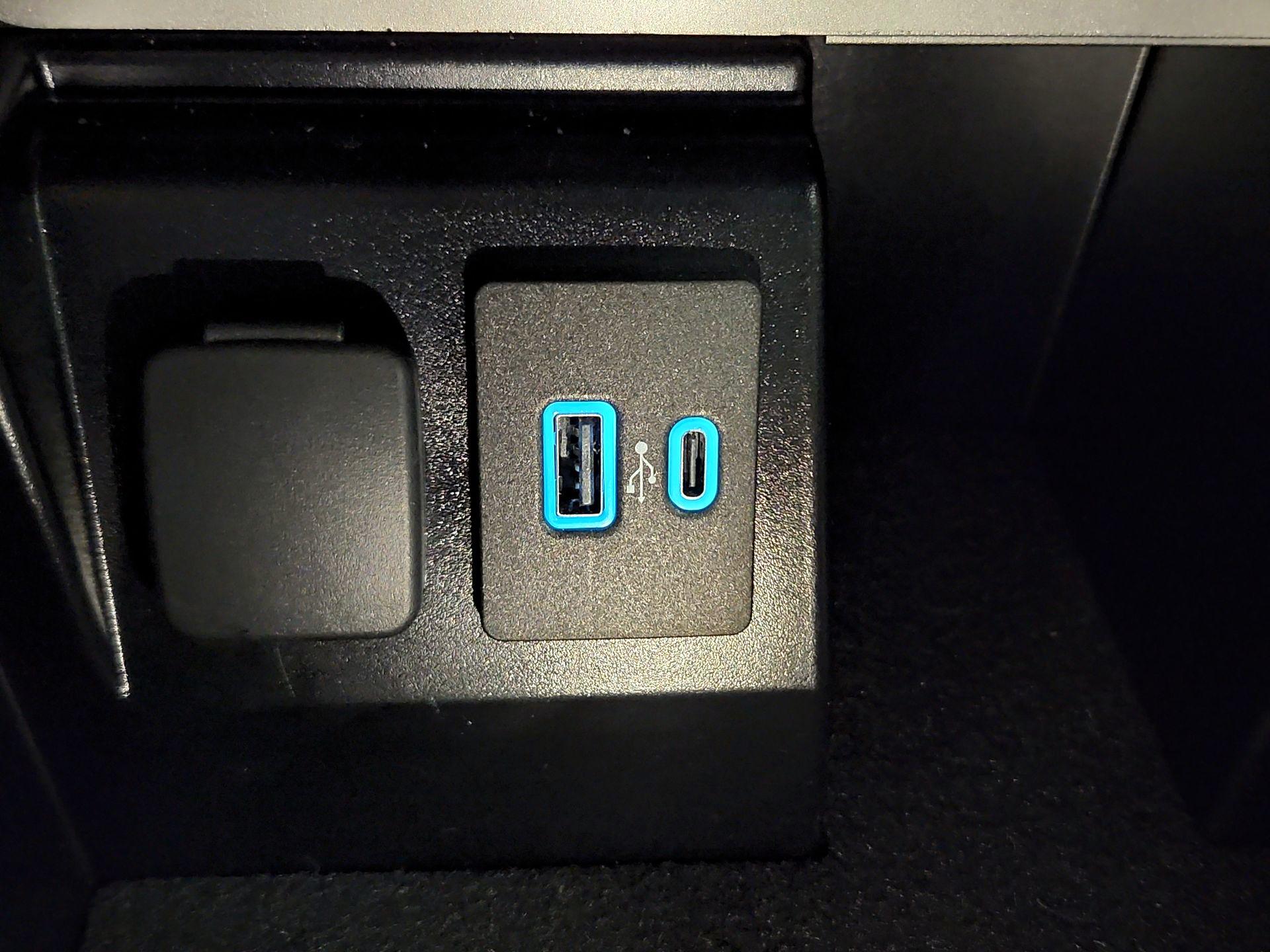 Thumbnail: 2023 Ford Explorer - 18