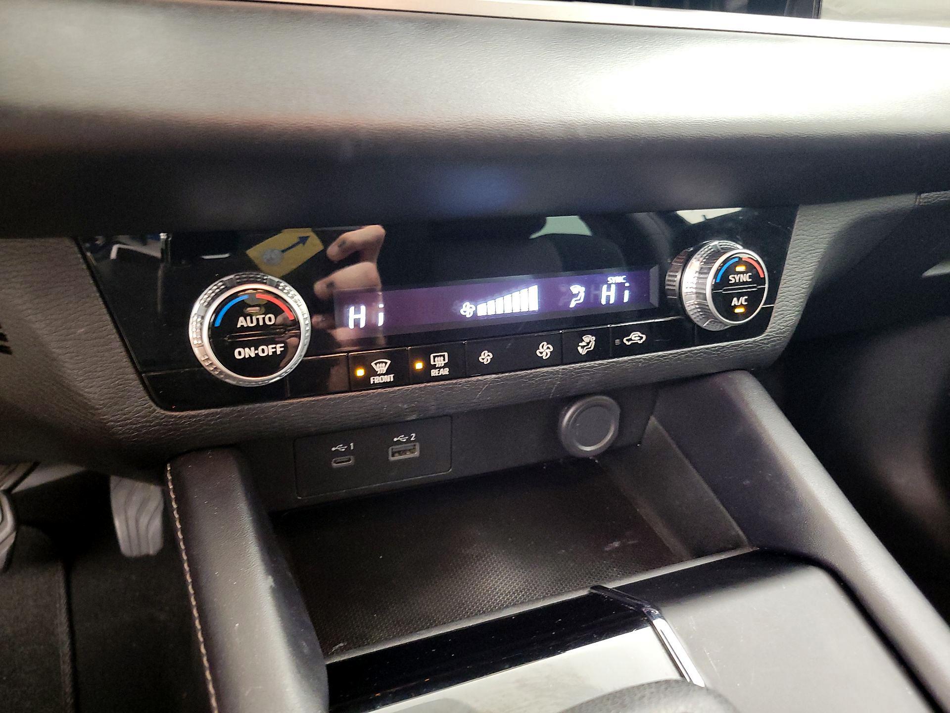 Thumbnail: 2022 Mitsubishi Outlander - 16