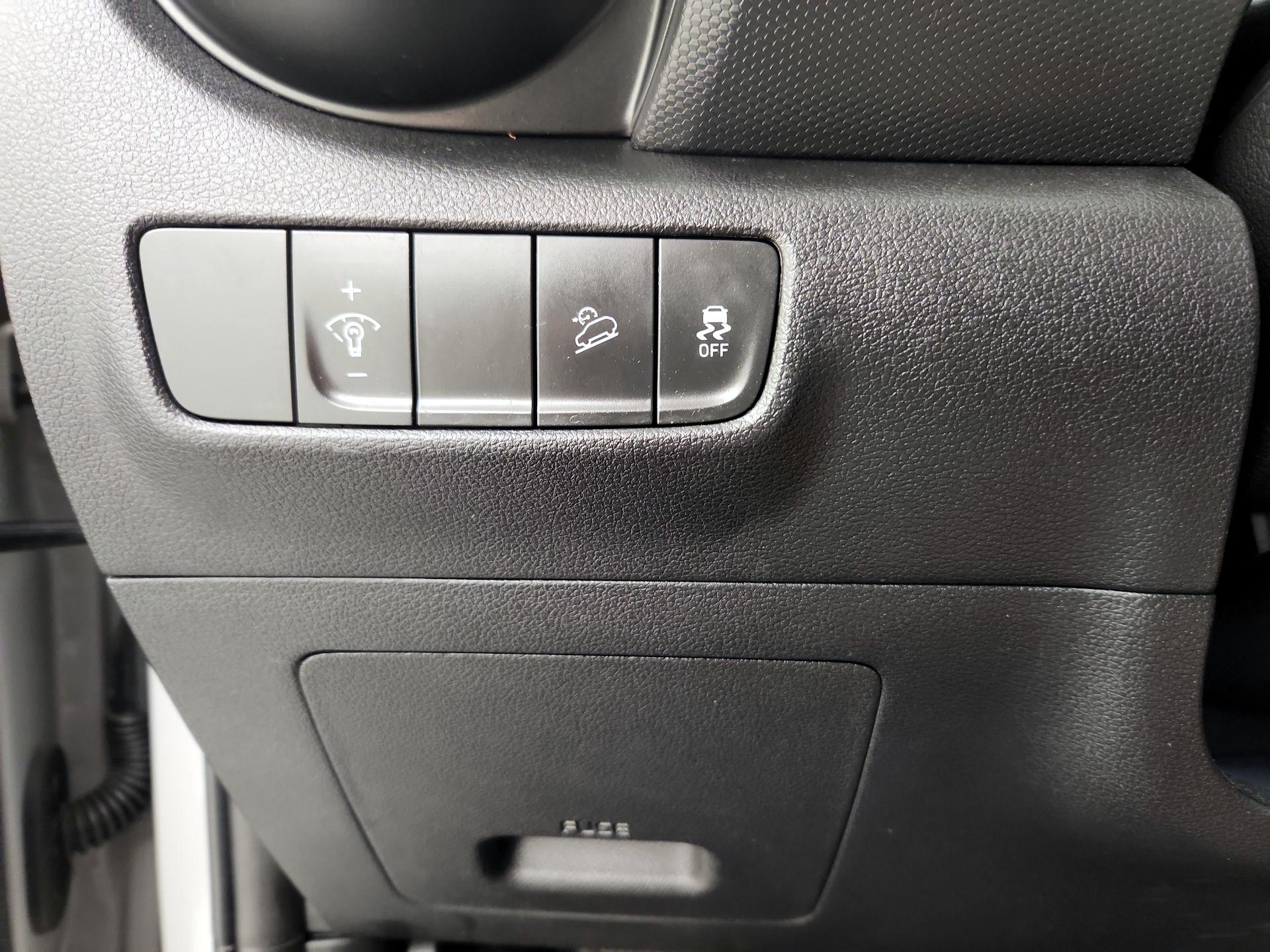 Thumbnail: 2022 Hyundai Kona - 13