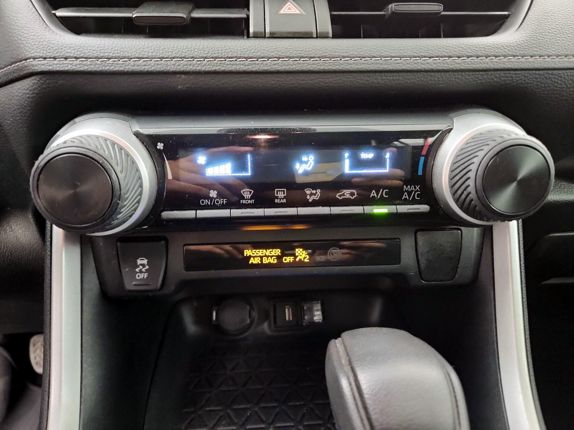 Thumbnail: 2020 Toyota RAV4 - 14