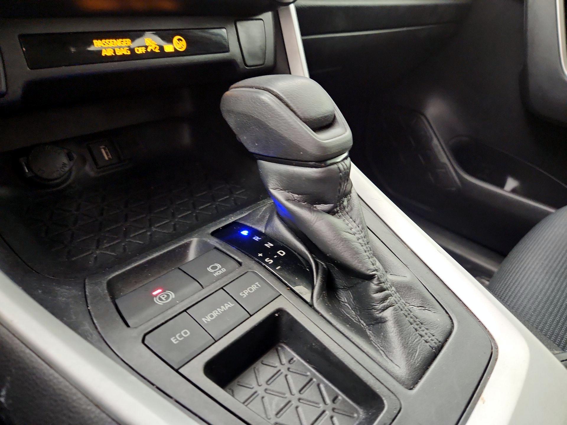 Thumbnail: 2020 Toyota RAV4 - 15