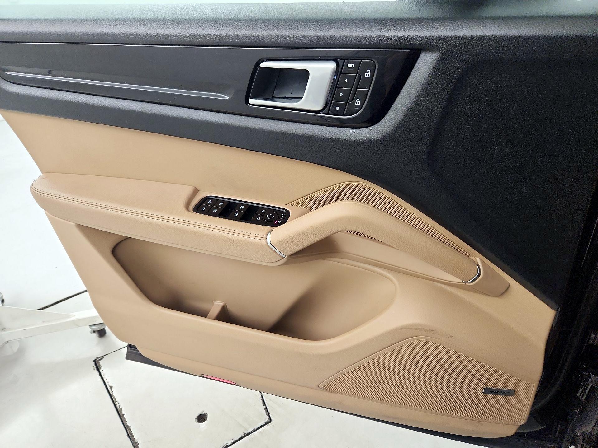 Thumbnail: 2020 Porsche Cayenne - 12