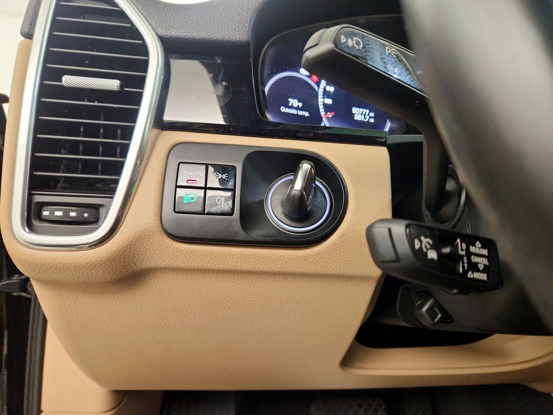 Thumbnail: 2020 Porsche Cayenne - 13