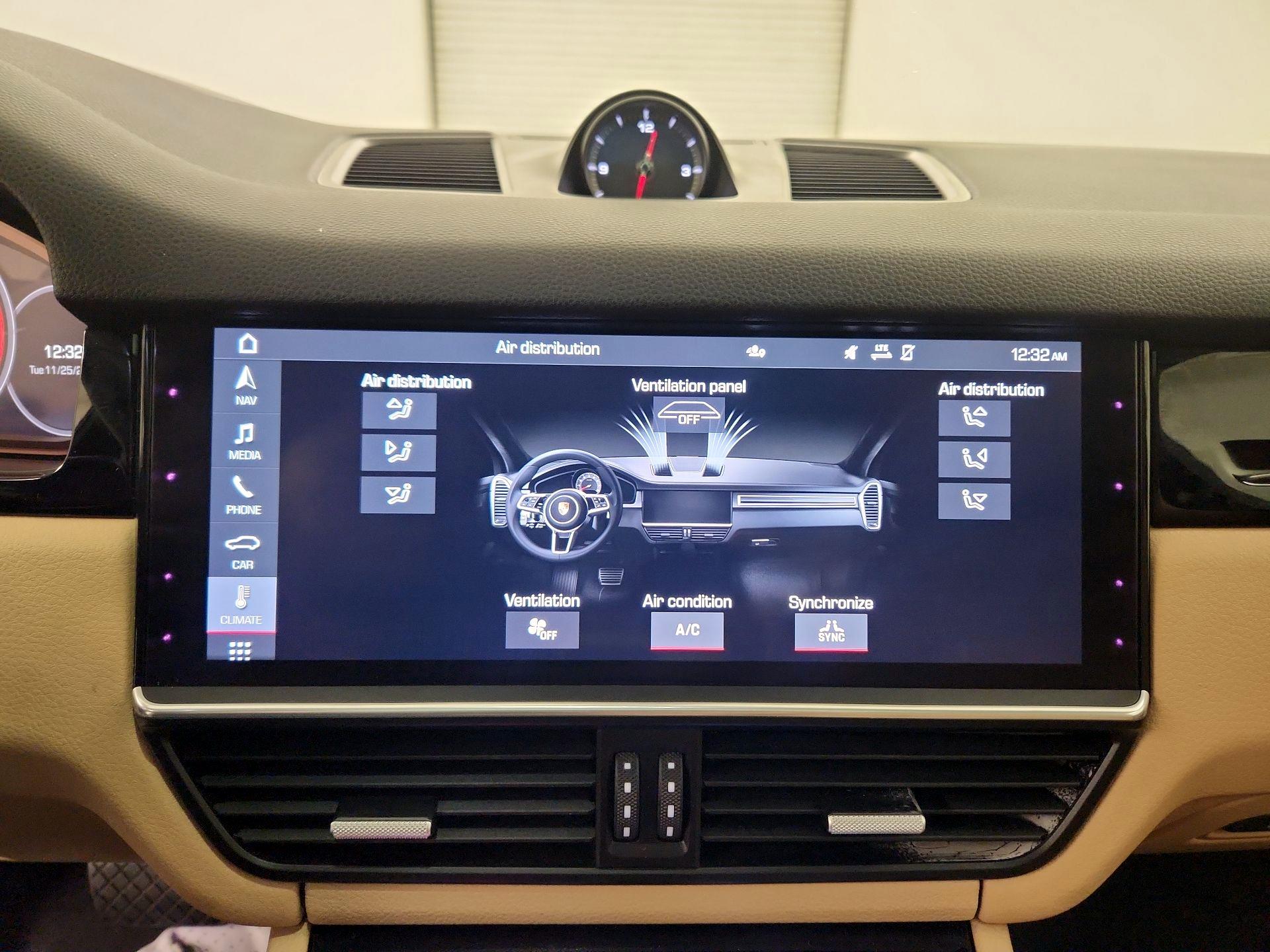 Thumbnail: 2020 Porsche Cayenne - 17