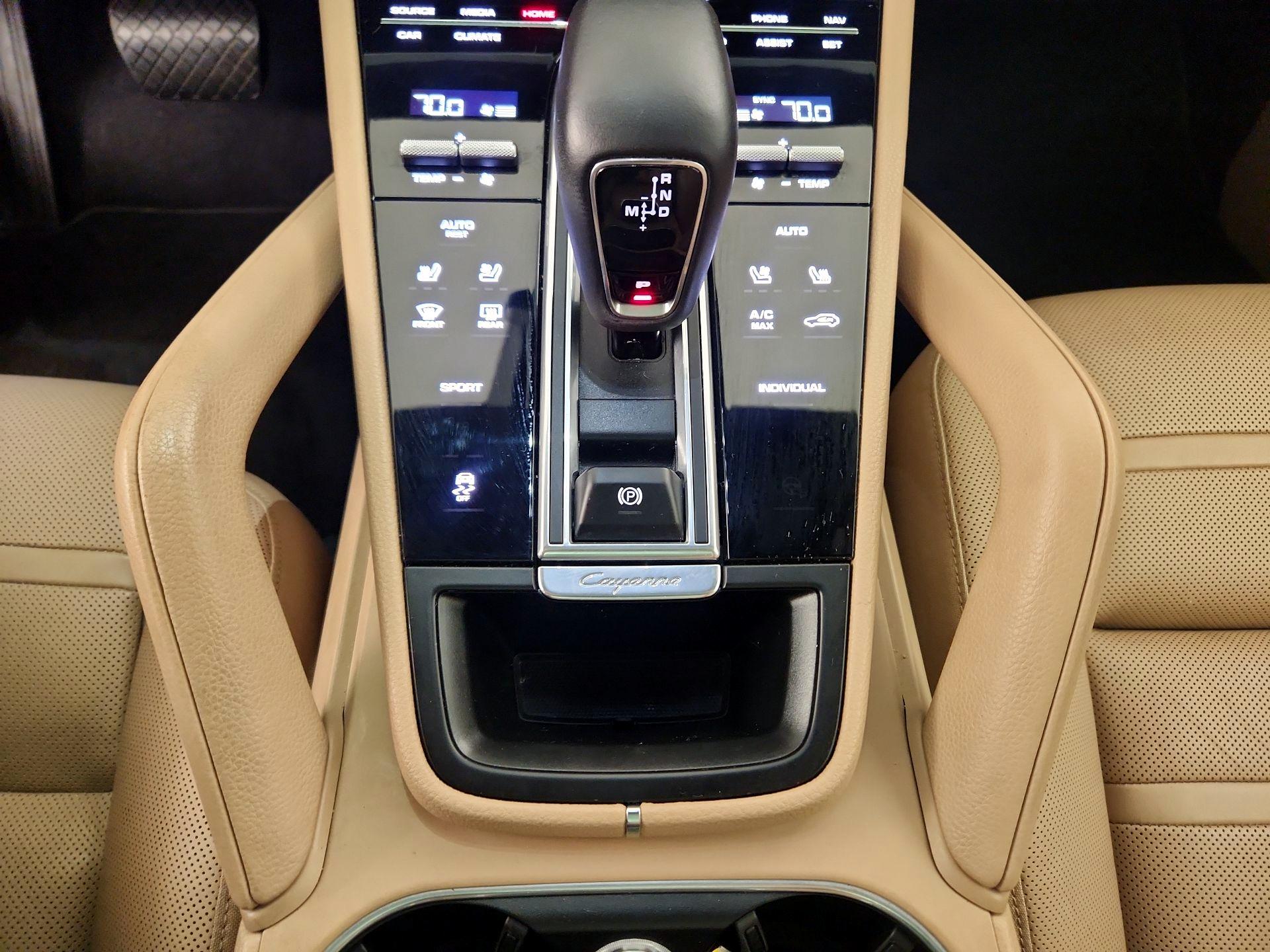 Thumbnail: 2020 Porsche Cayenne - 18