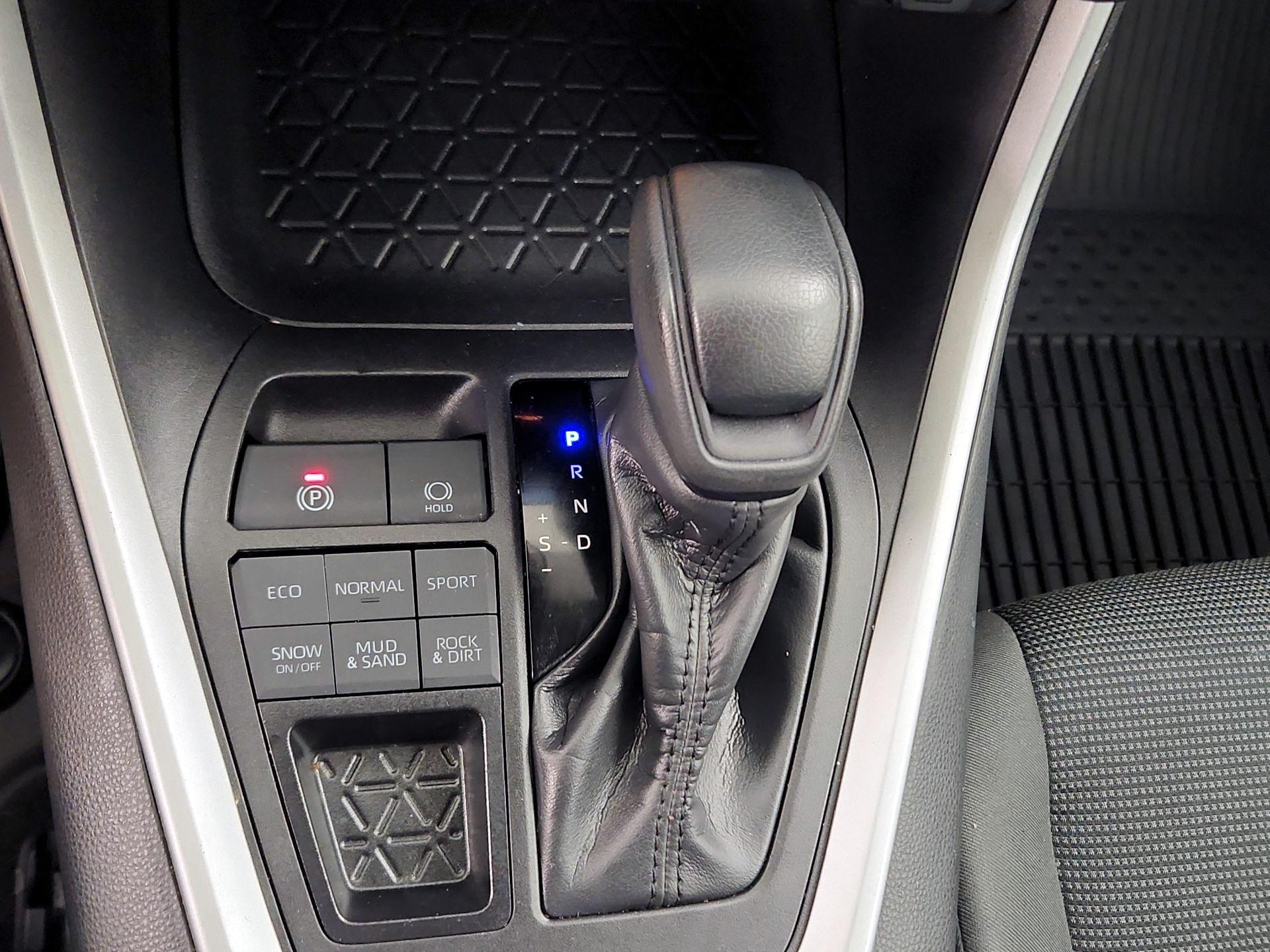 Thumbnail: 2023 Toyota RAV4 - 17