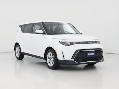 White 2023 Kia Soul LX
