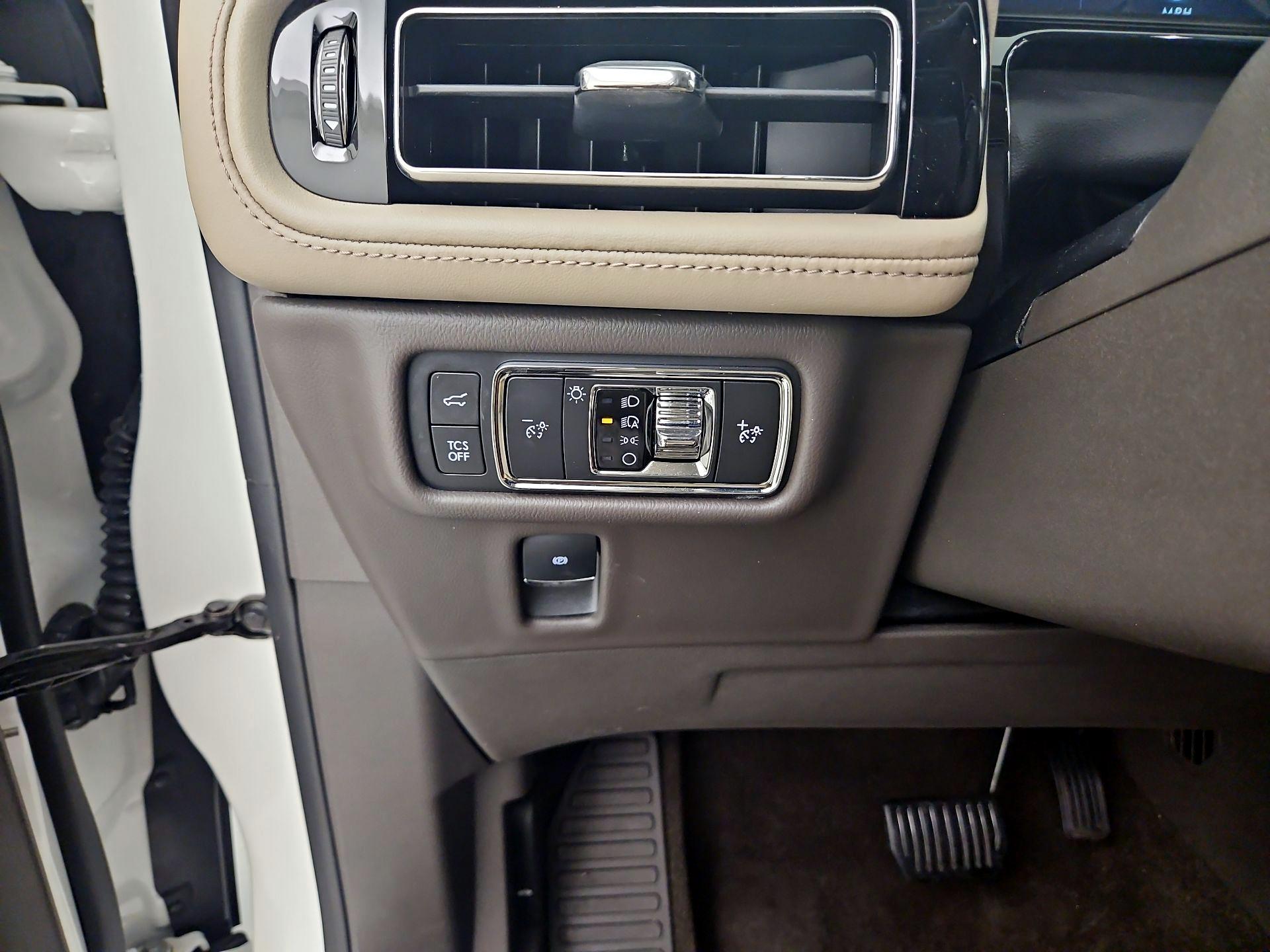 Thumbnail: 2022 Lincoln Nautilus - 13