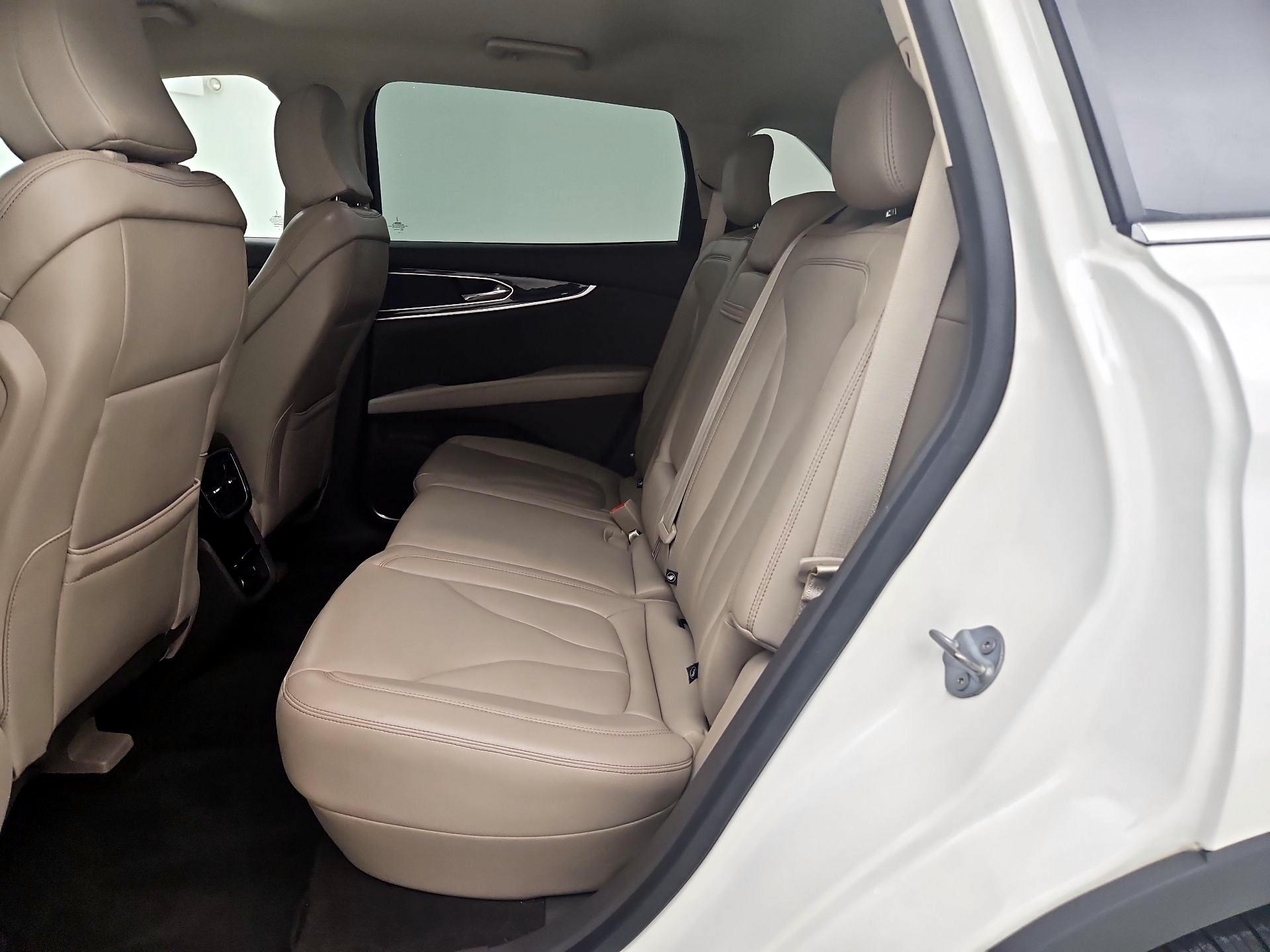 Thumbnail: 2022 Lincoln Nautilus - 19