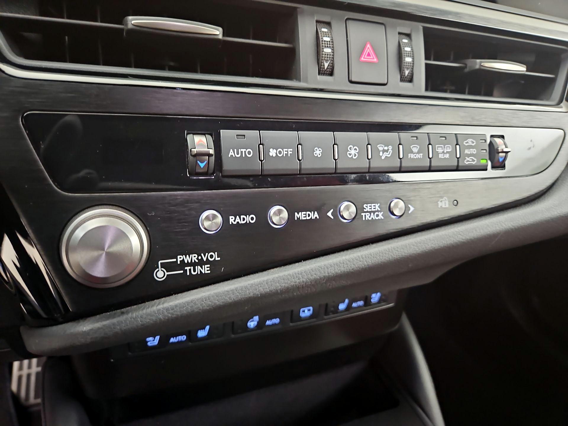 Thumbnail: 2024 Lexus ES - 17