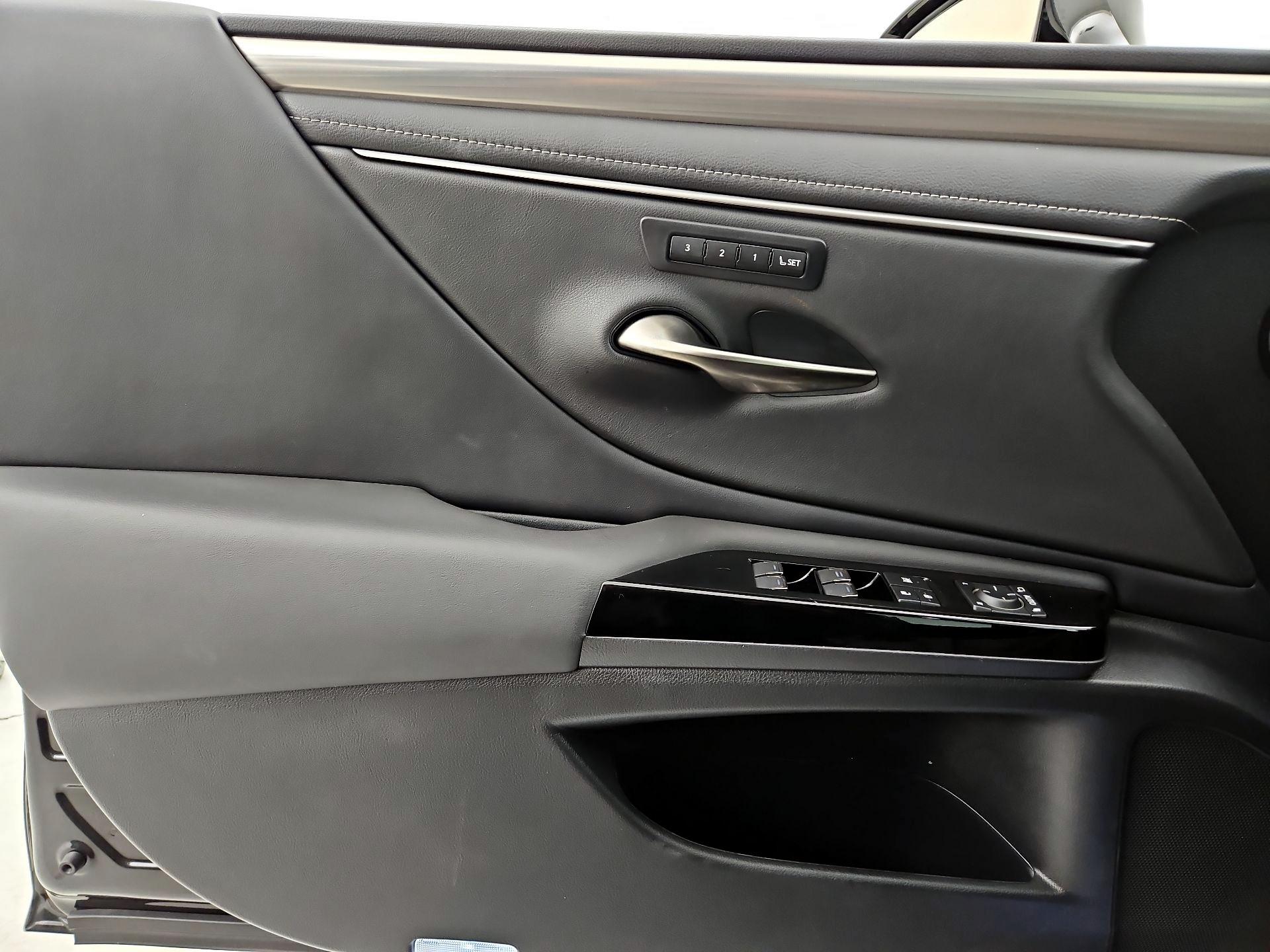 Thumbnail: 2024 Lexus ES - 12