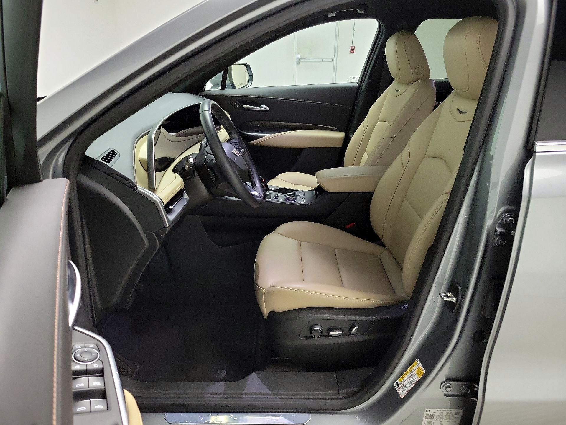 Thumbnail: 2024 Cadillac XT4 - 11