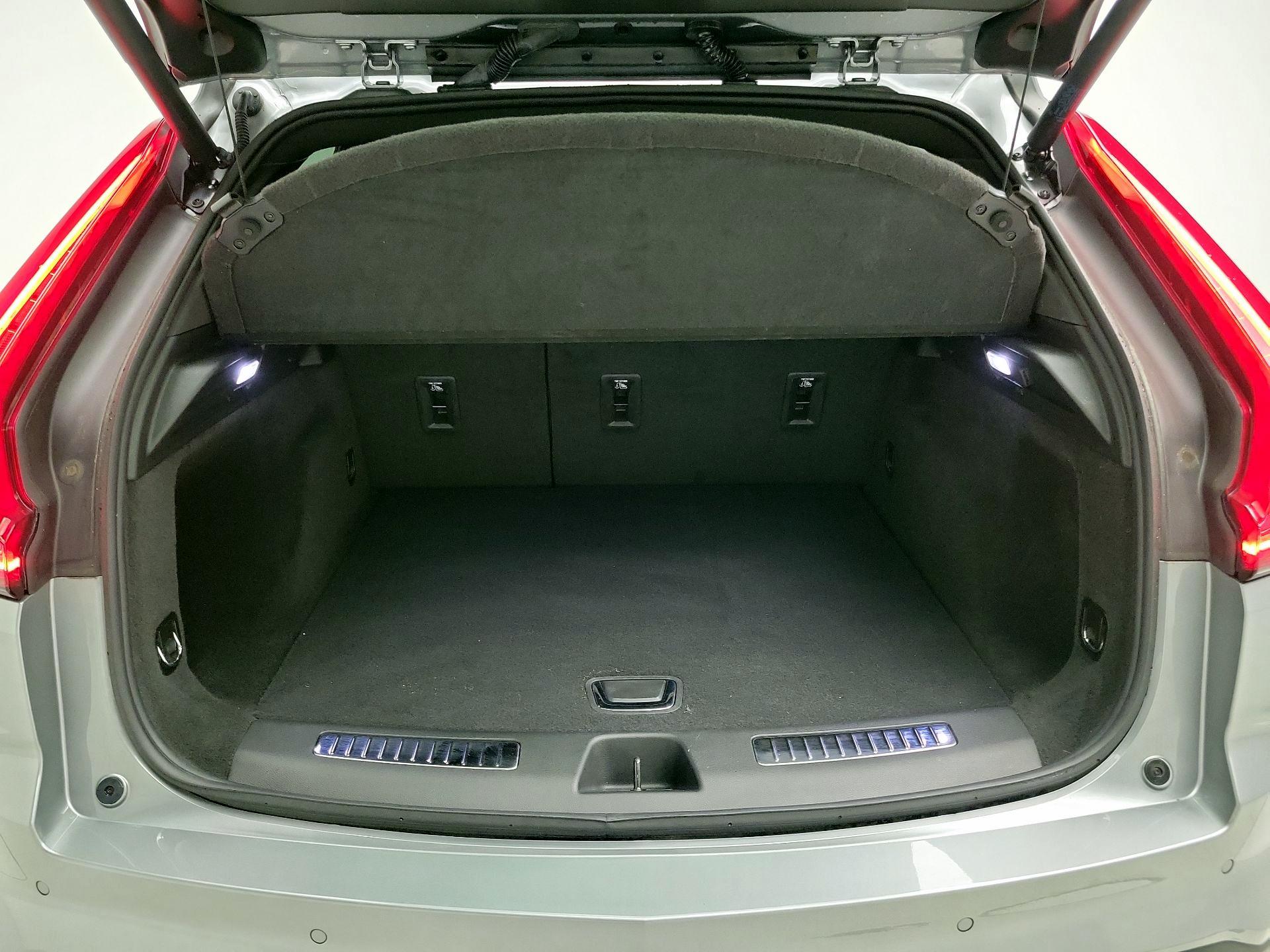 Thumbnail: 2024 Cadillac XT4 - 19