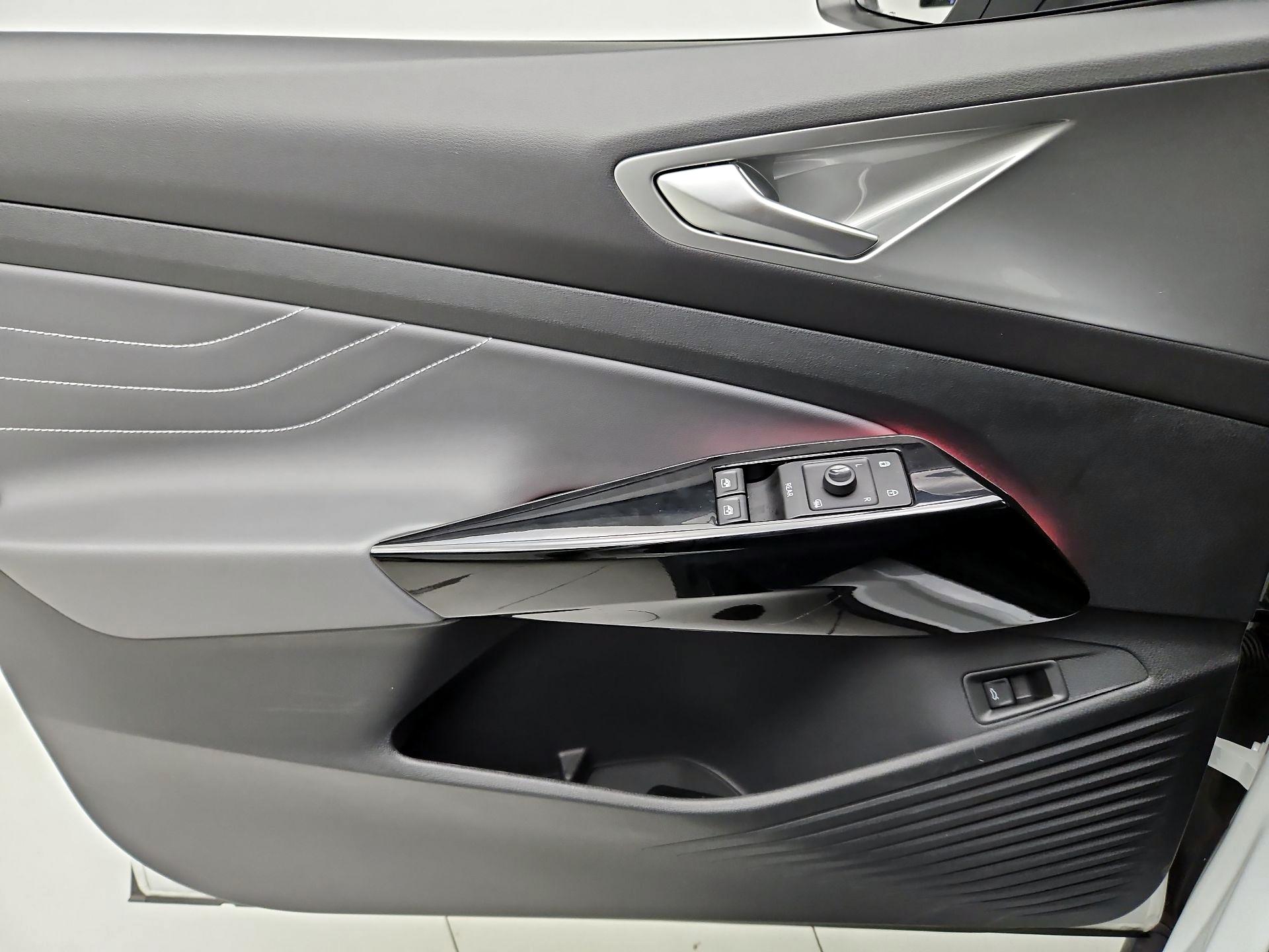 Thumbnail: 2023 Volkswagen ID.4 - 12