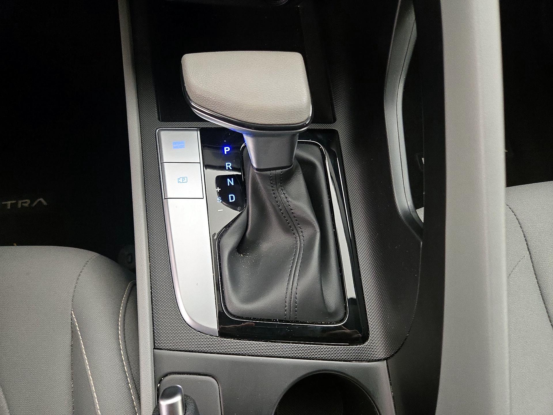 Thumbnail: 2022 Hyundai Elantra - 17