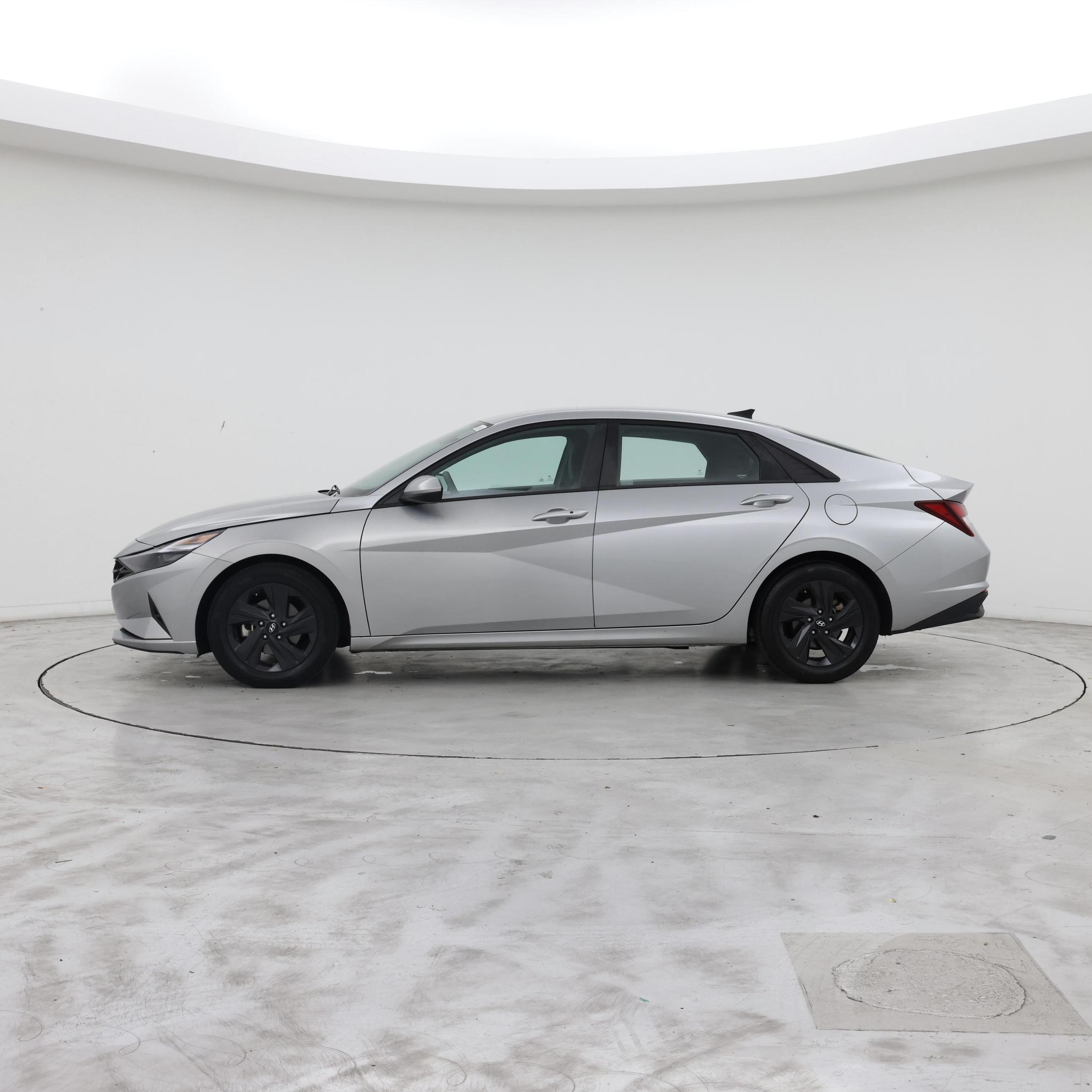 Thumbnail: 2022 Hyundai Elantra - 3