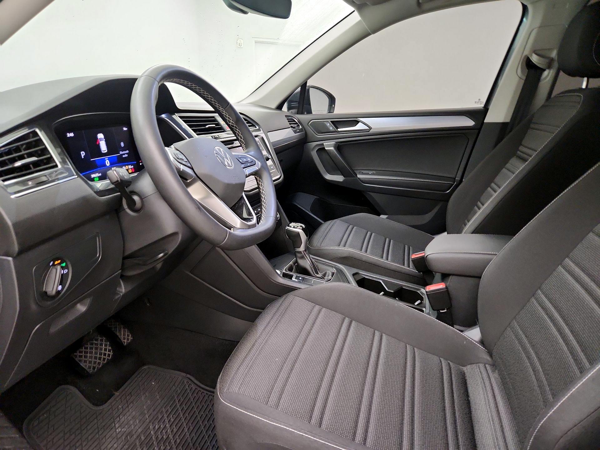 Thumbnail: 2023 Volkswagen Tiguan - 11