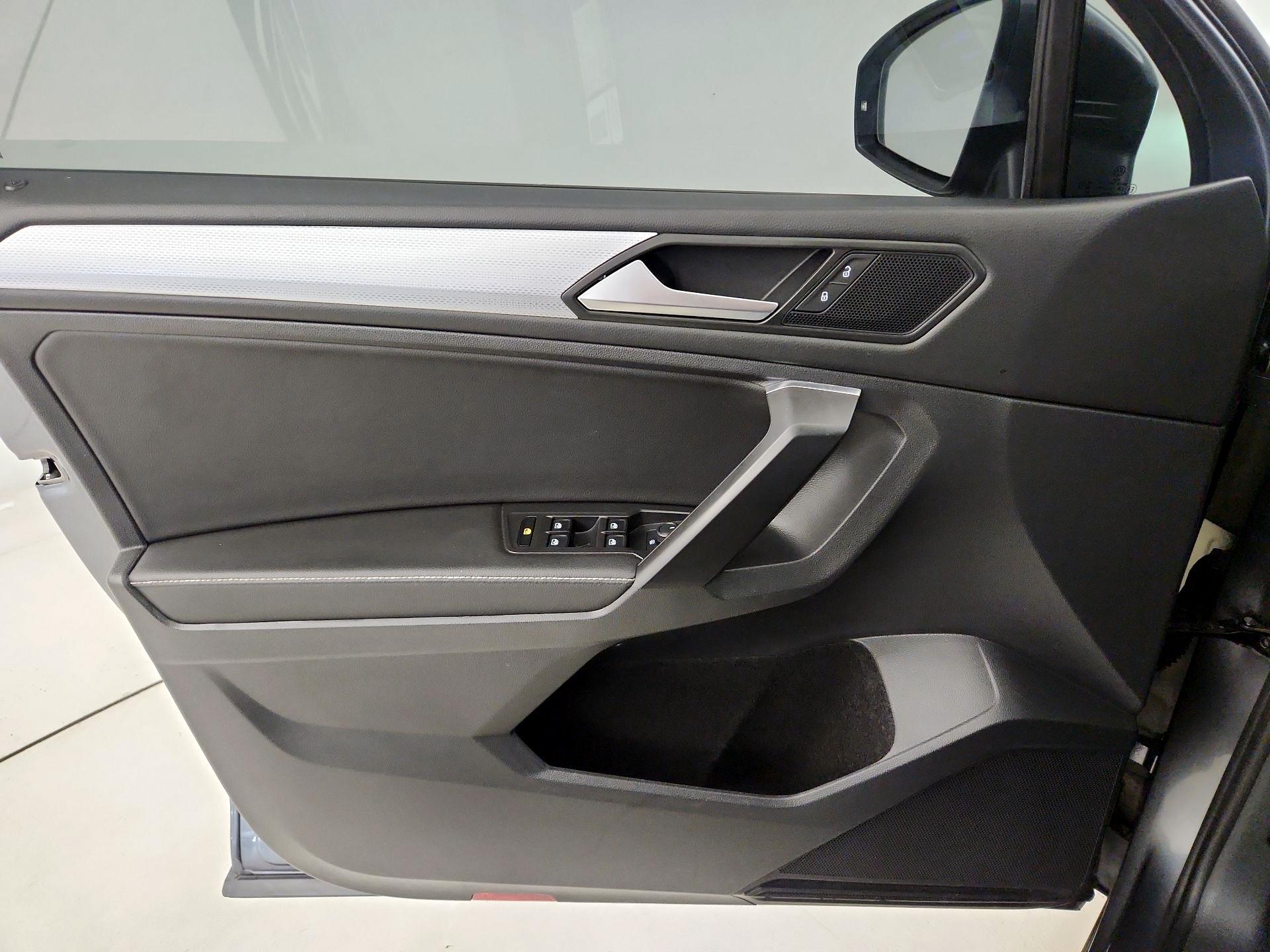 Thumbnail: 2023 Volkswagen Tiguan - 12