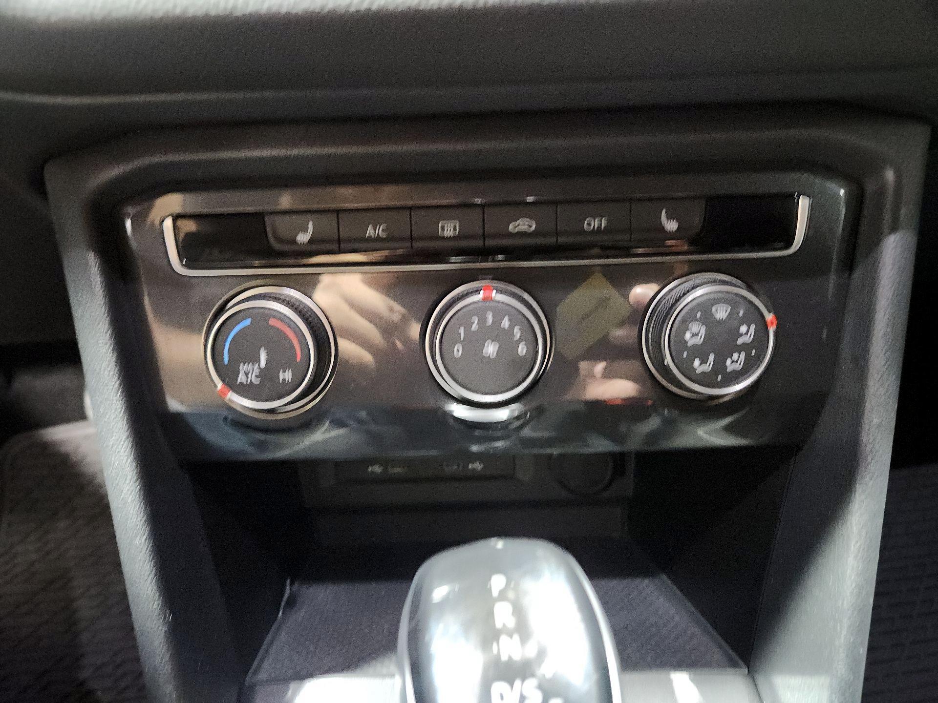 Thumbnail: 2023 Volkswagen Tiguan - 14