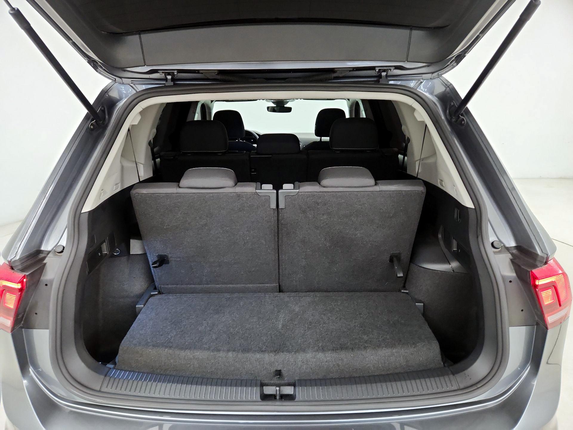 Thumbnail: 2023 Volkswagen Tiguan - 16