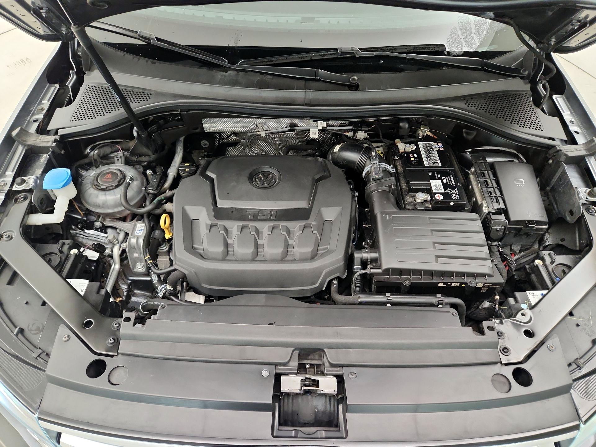 Thumbnail: 2023 Volkswagen Tiguan - 17