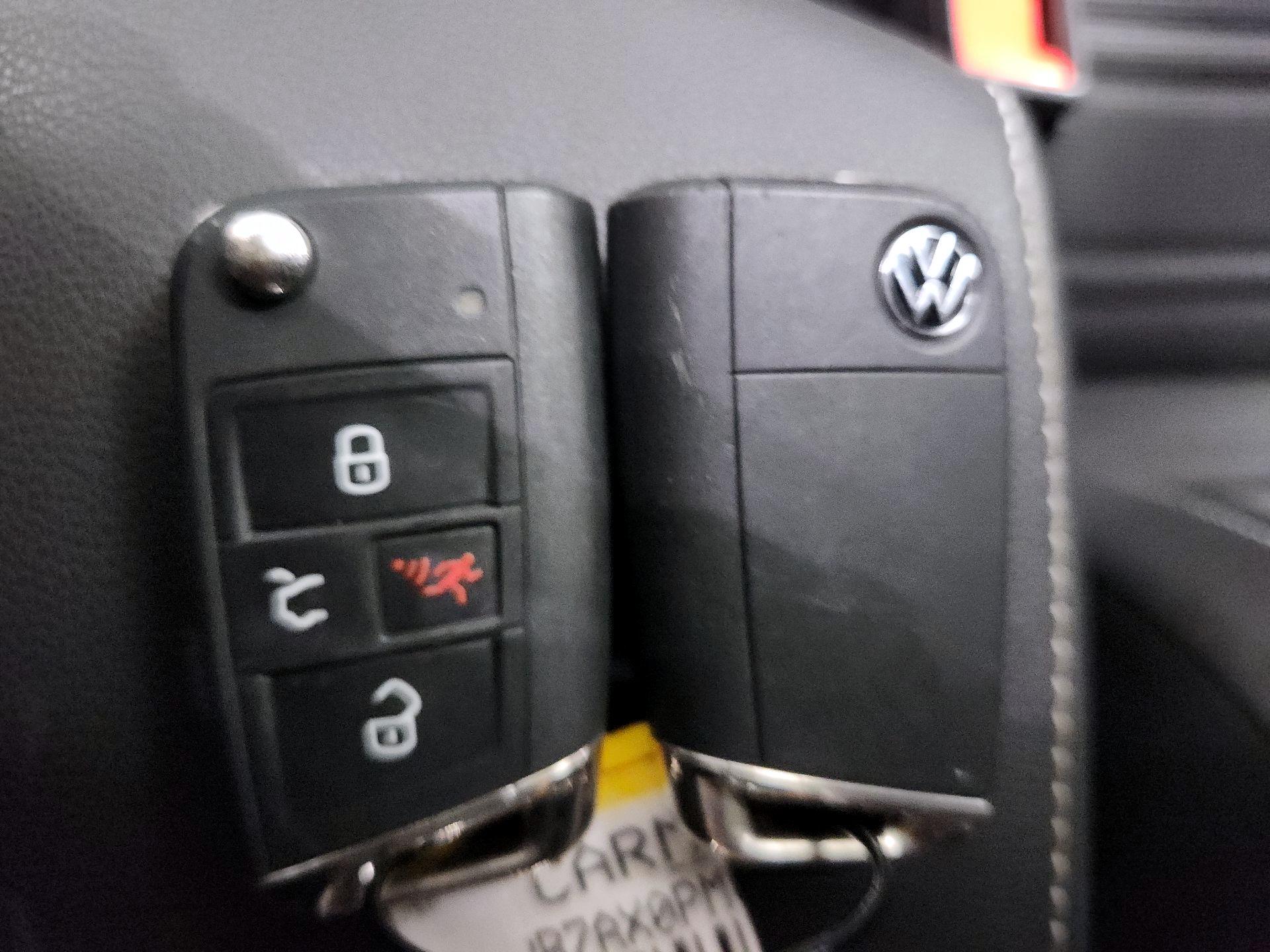 Thumbnail: 2023 Volkswagen Tiguan - 18