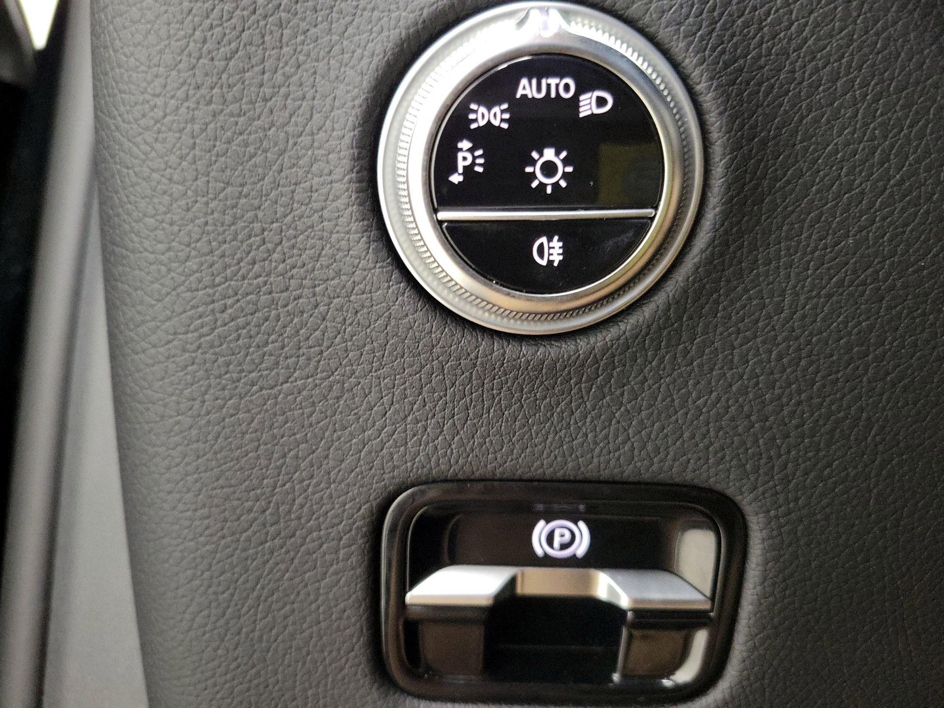 Thumbnail: 2025 Mercedes-Benz GLC - 13