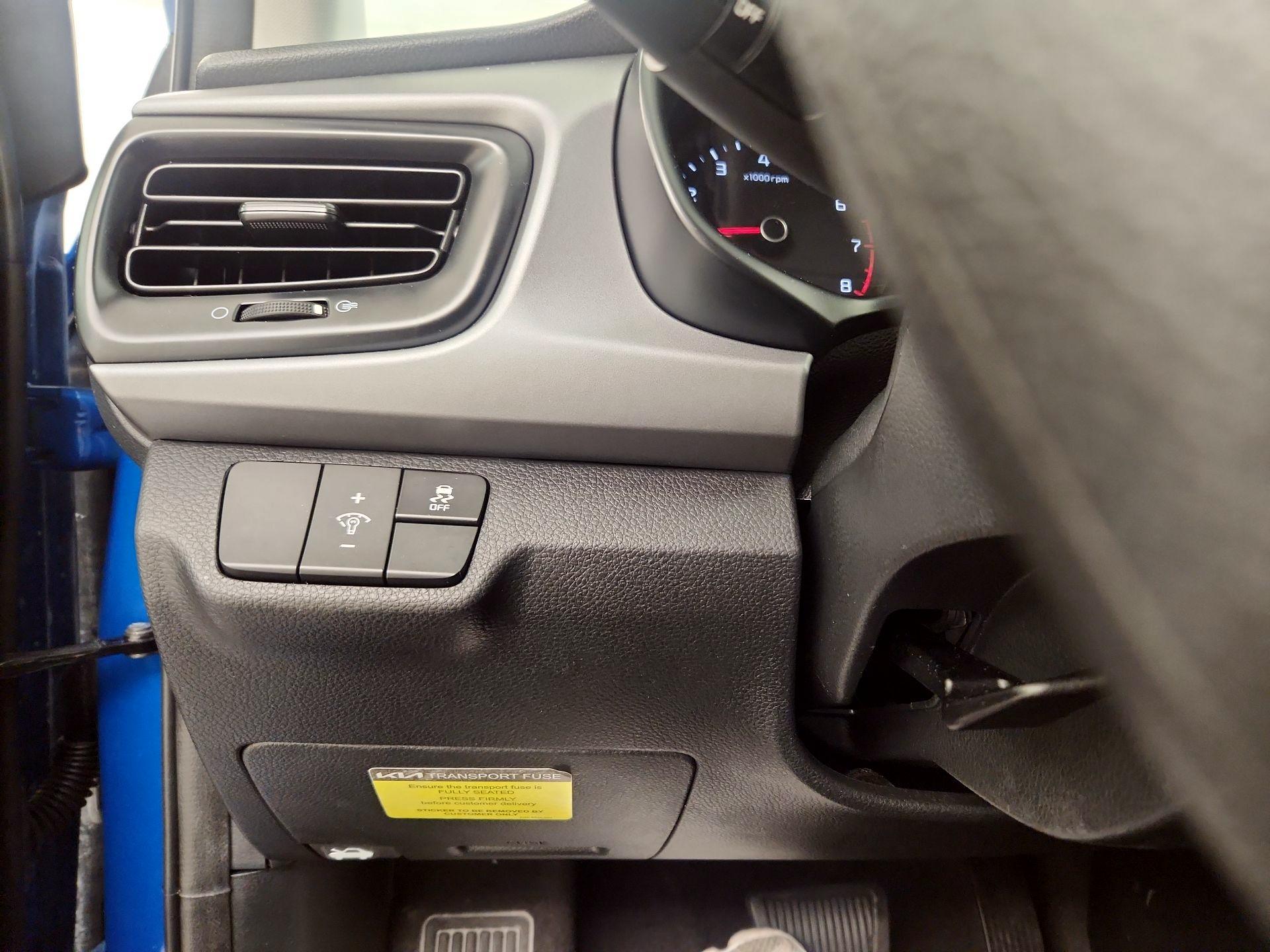 Thumbnail: 2022 Kia Rio - 13