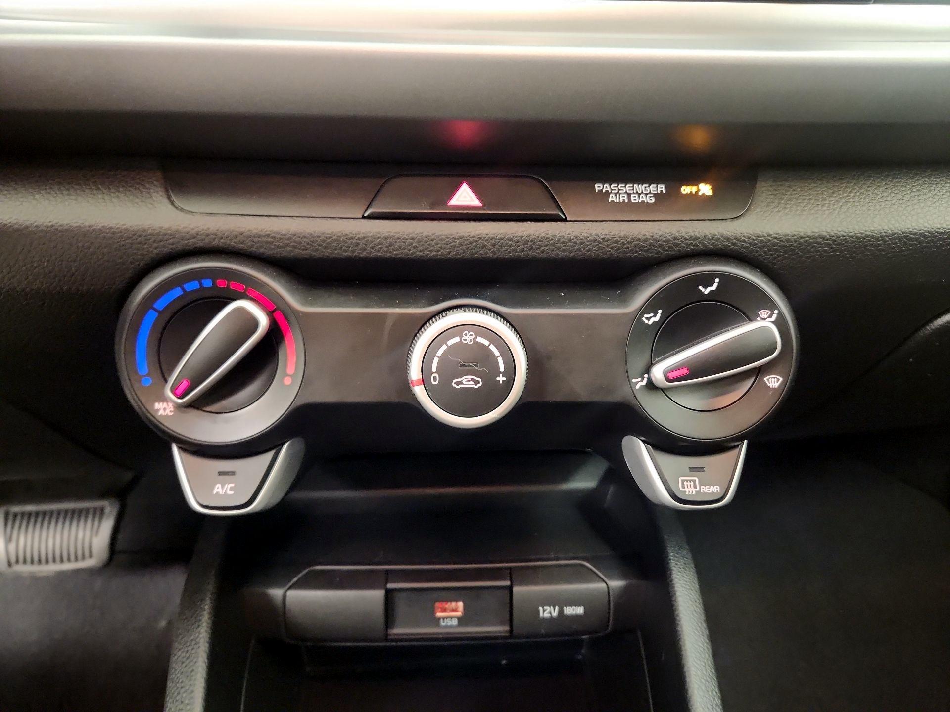 Thumbnail: 2022 Kia Rio - 16