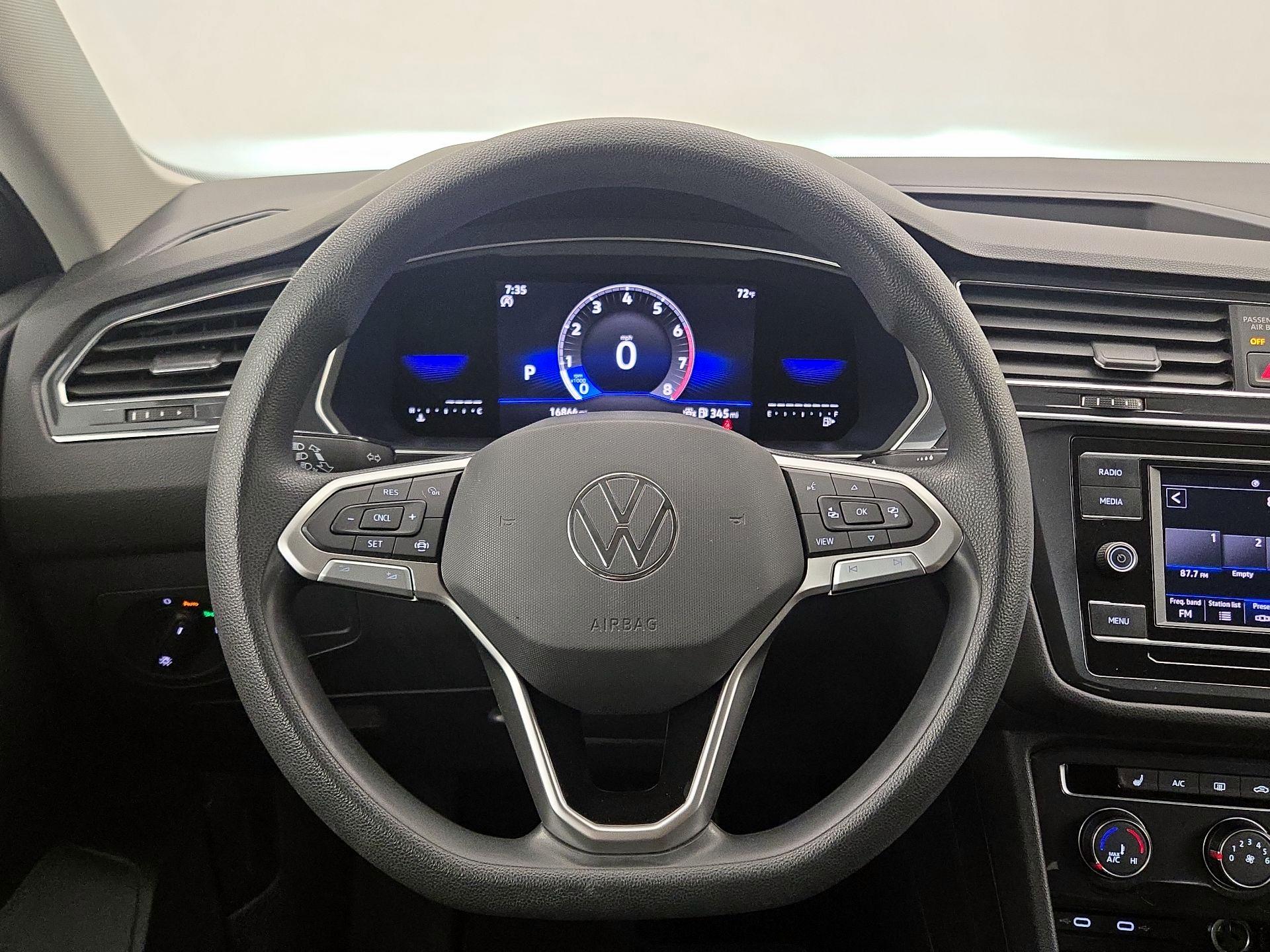 Thumbnail: 2023 Volkswagen Tiguan - 10