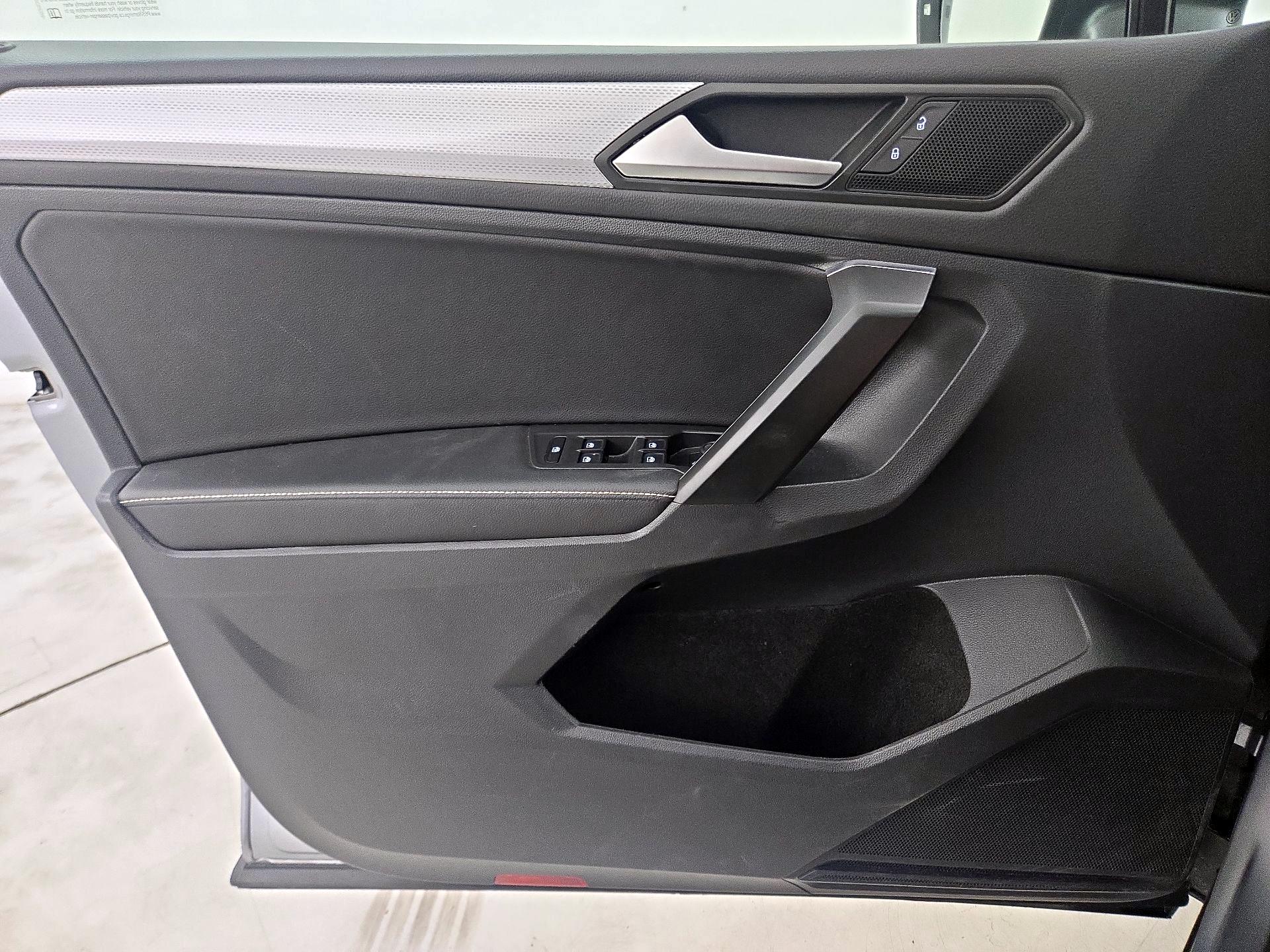 Thumbnail: 2023 Volkswagen Tiguan - 12