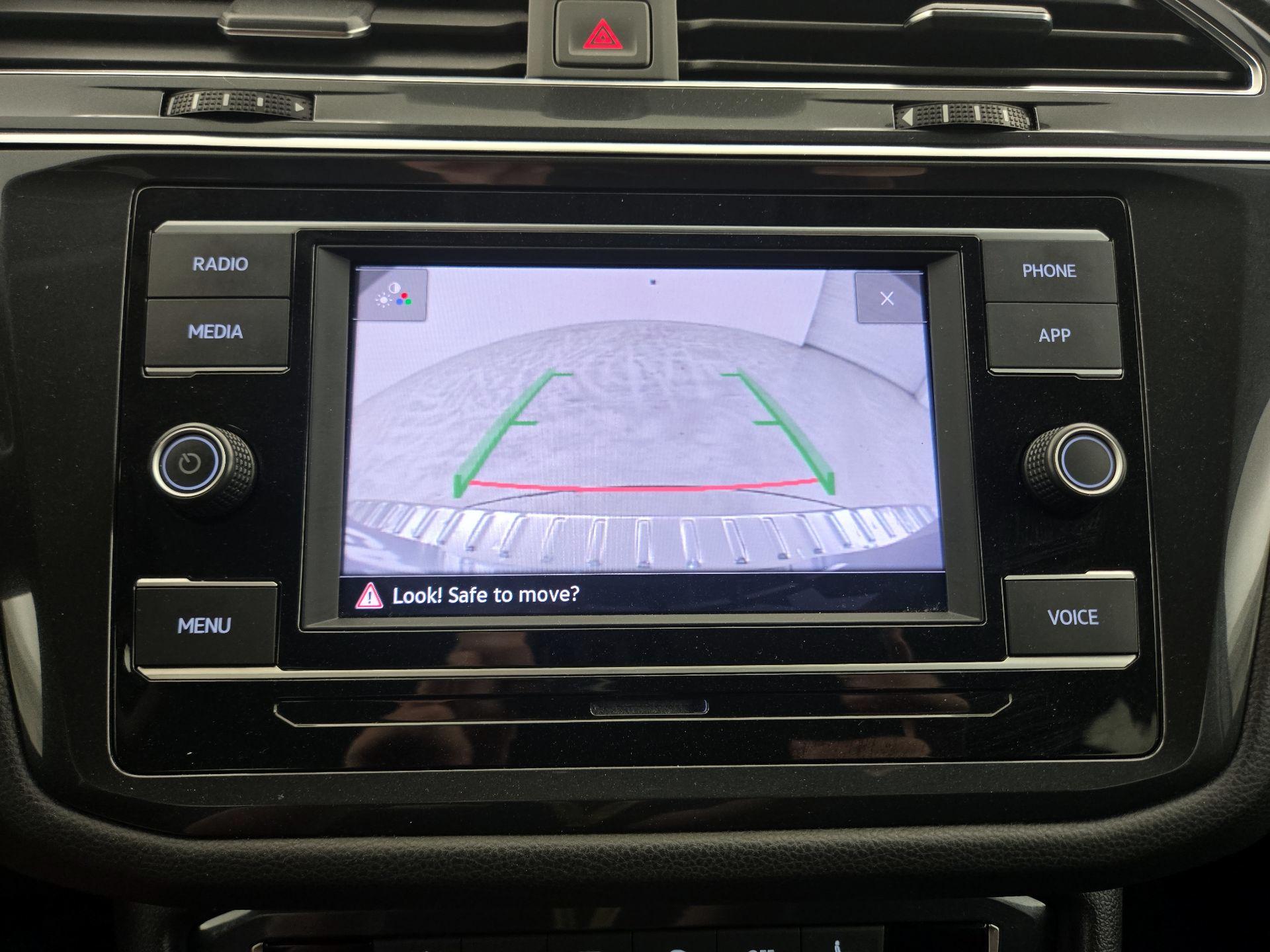 Thumbnail: 2023 Volkswagen Tiguan - 14