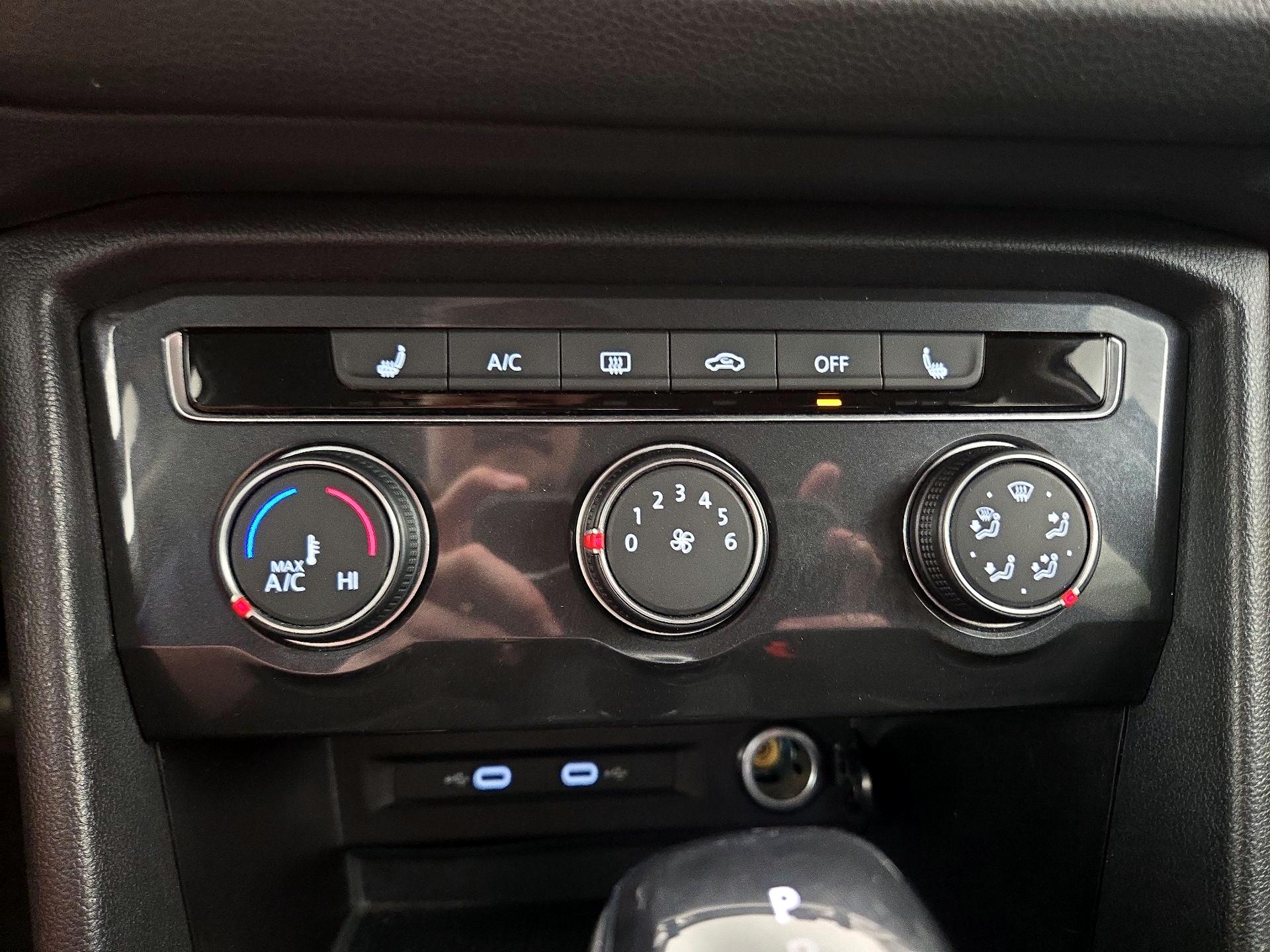 Thumbnail: 2023 Volkswagen Tiguan - 16