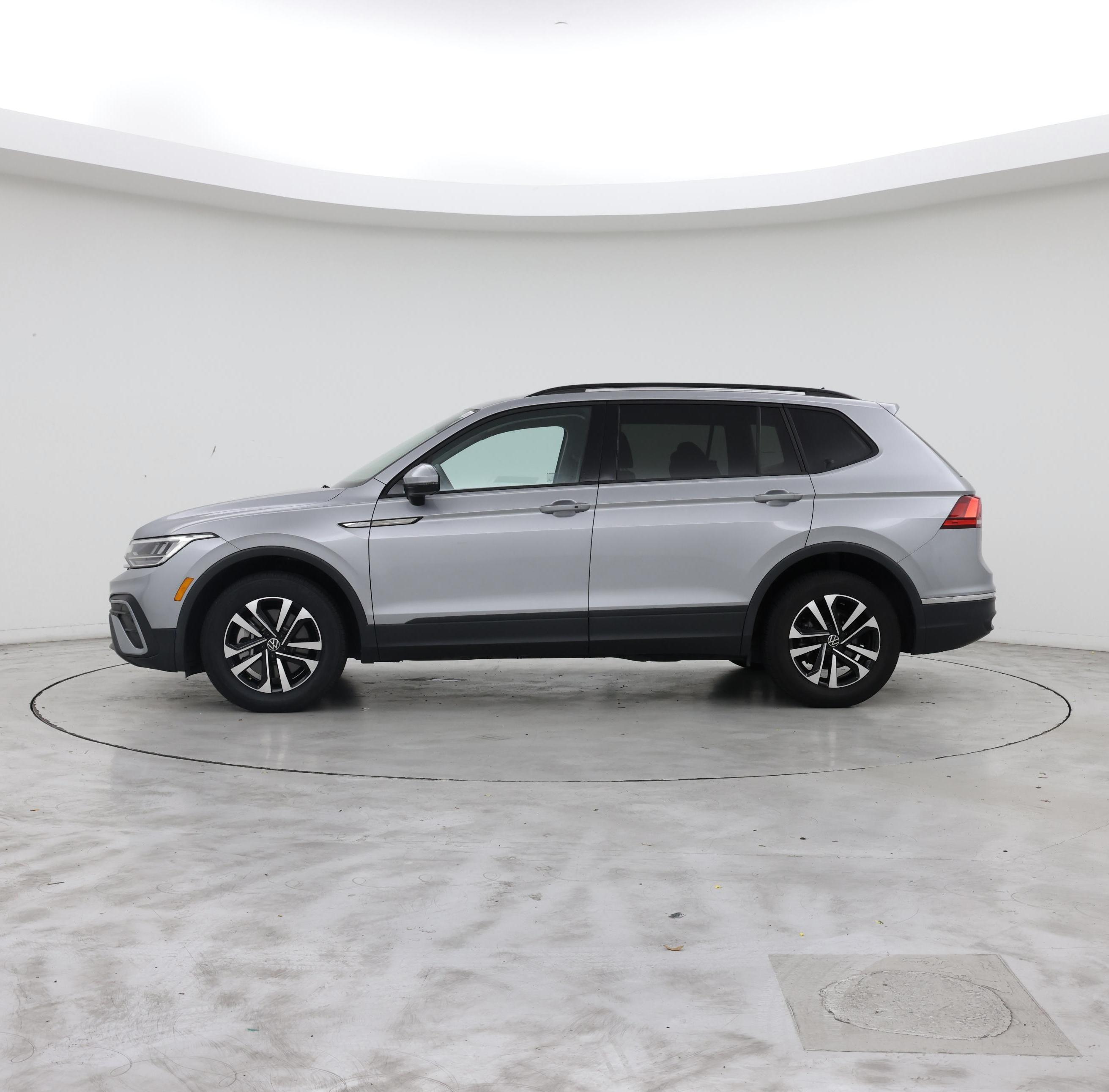 Thumbnail: 2023 Volkswagen Tiguan - 3