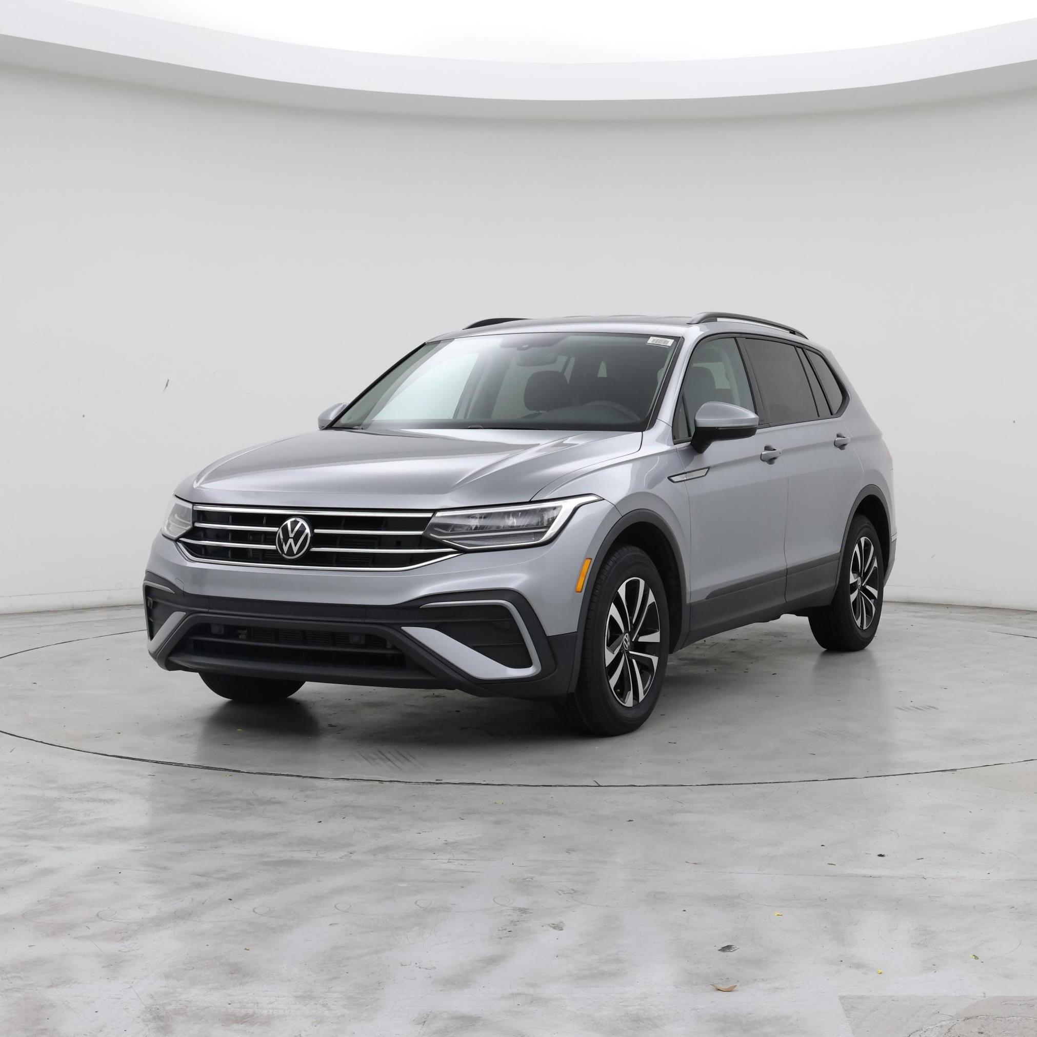 Thumbnail: 2023 Volkswagen Tiguan - 4