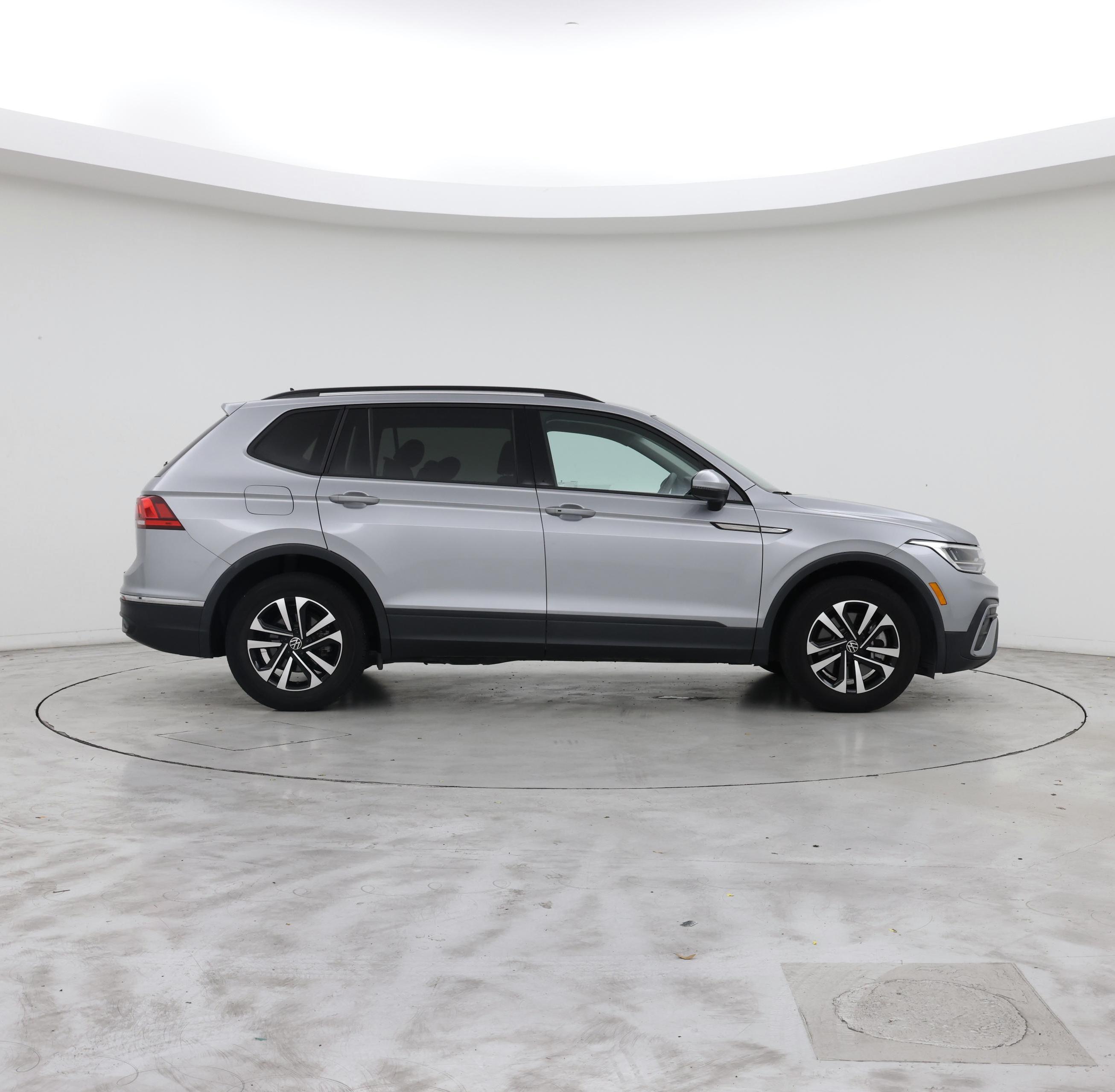 Thumbnail: 2023 Volkswagen Tiguan - 7