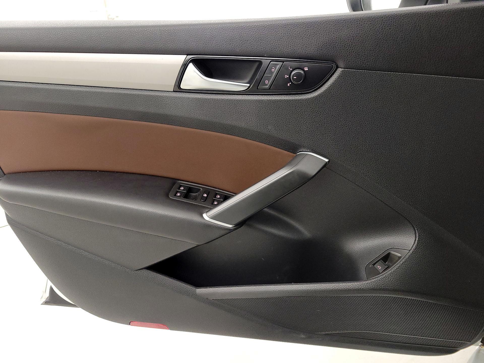 Thumbnail: 2020 Volkswagen Passat - 12